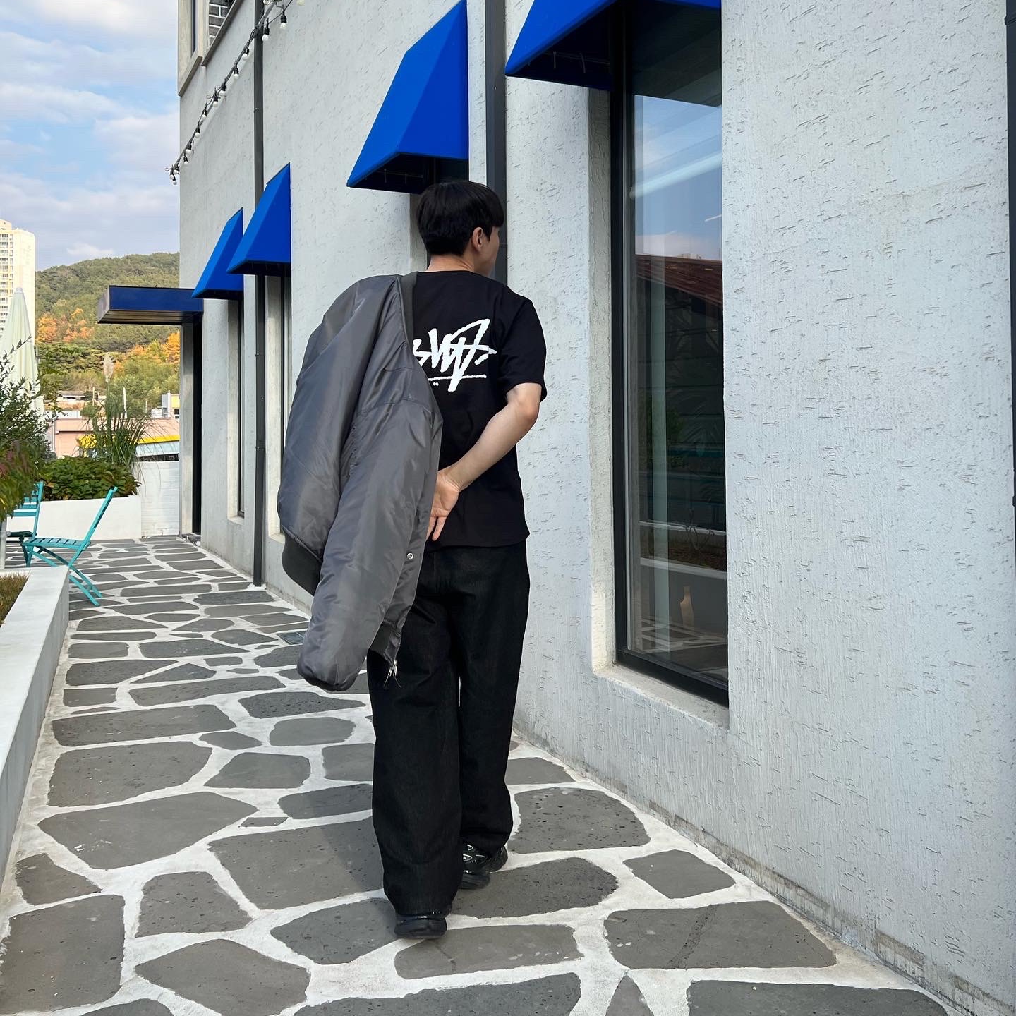Balenciaga Track Sneakers Black White, Stussy Basic Stussy T-Shirt Black 2022 착용 스타일 - 3