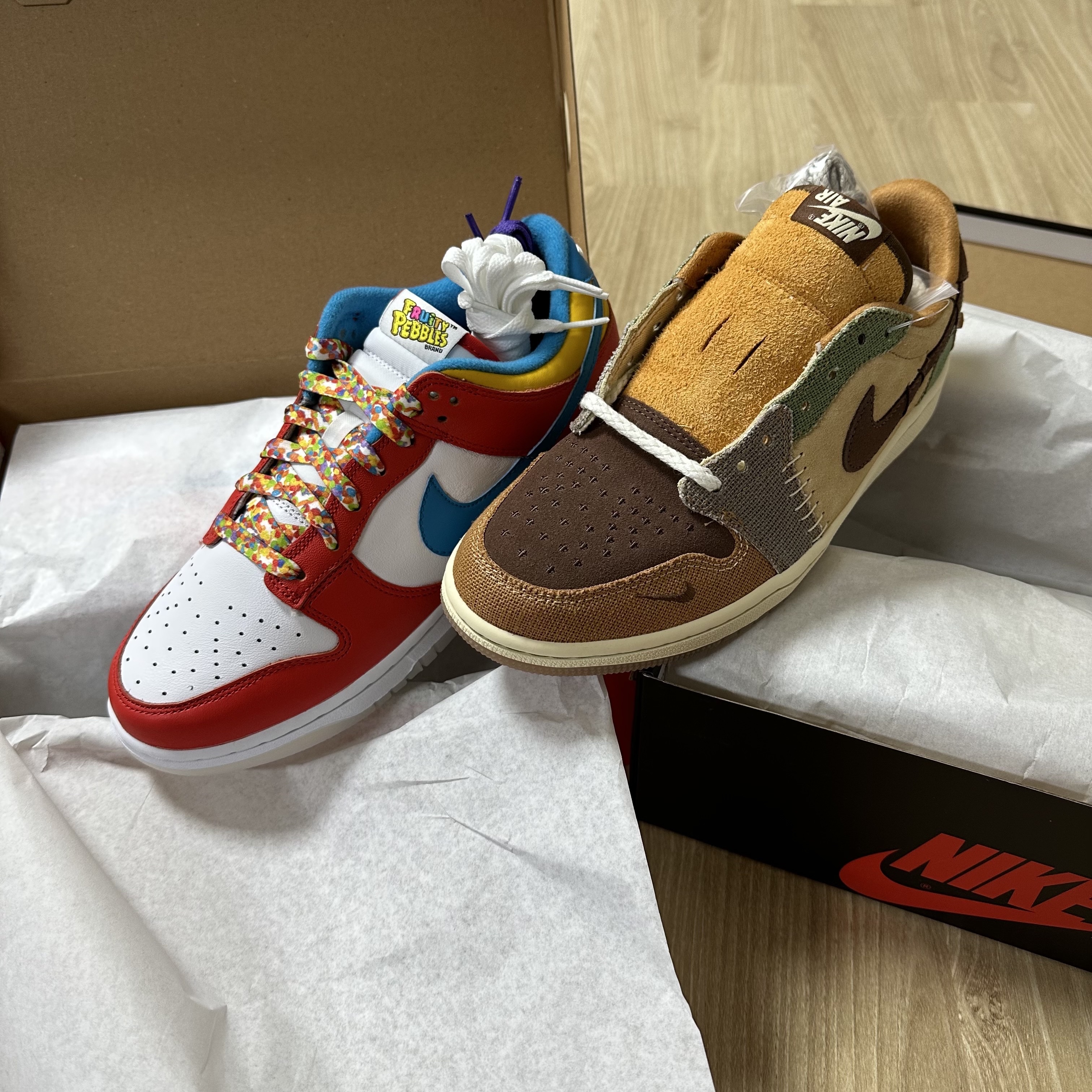 Jordan 1 x Zion Williamson Retro Low OG Flax and Oil Green, Nike x LeBron James x Fruity Pebbles Dunk Low QS Habanero Red 착용 스타일