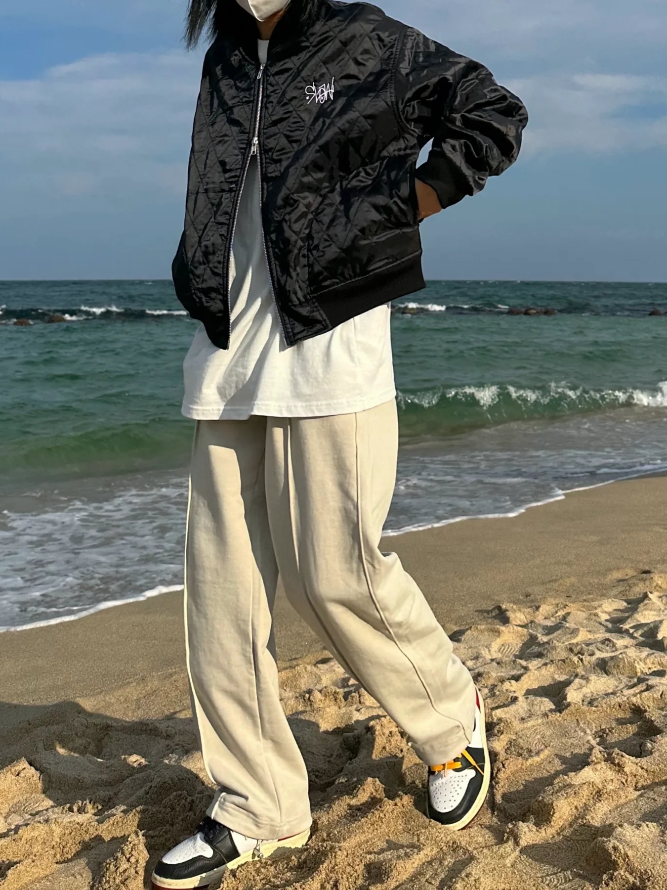 Jordan 1 x Union Retro High Black Toe, Nike x Stussy NRG RA T-Shirt Summit White (DM4942-121) 착용 스타일 - 2