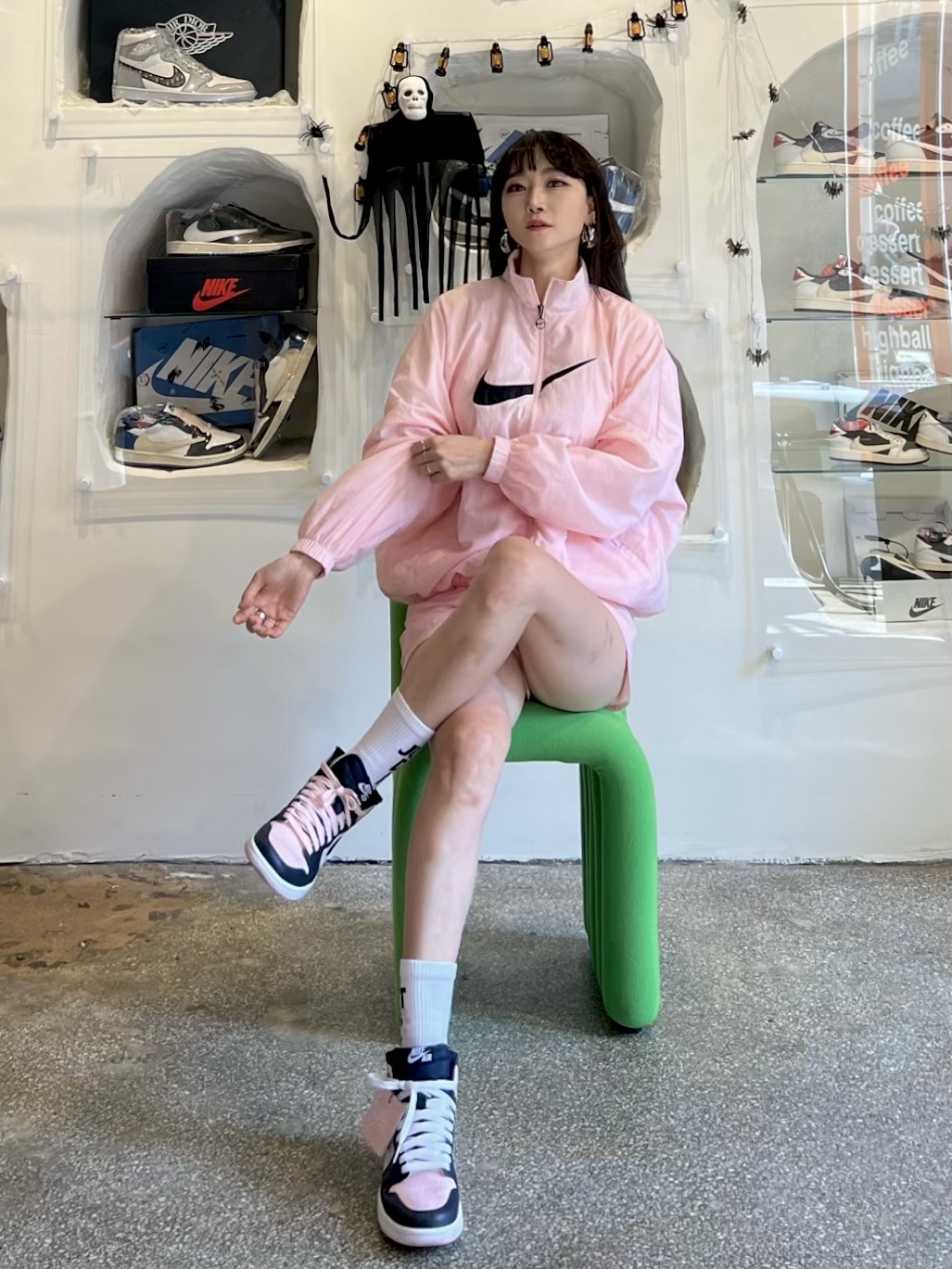 (W) Jordan 1 Retro High OG Atmosphere, (Kids) Nike Everyday Plus Socks Pink White (6 Pack/Korean Ver.) 착용 스타일 - 1