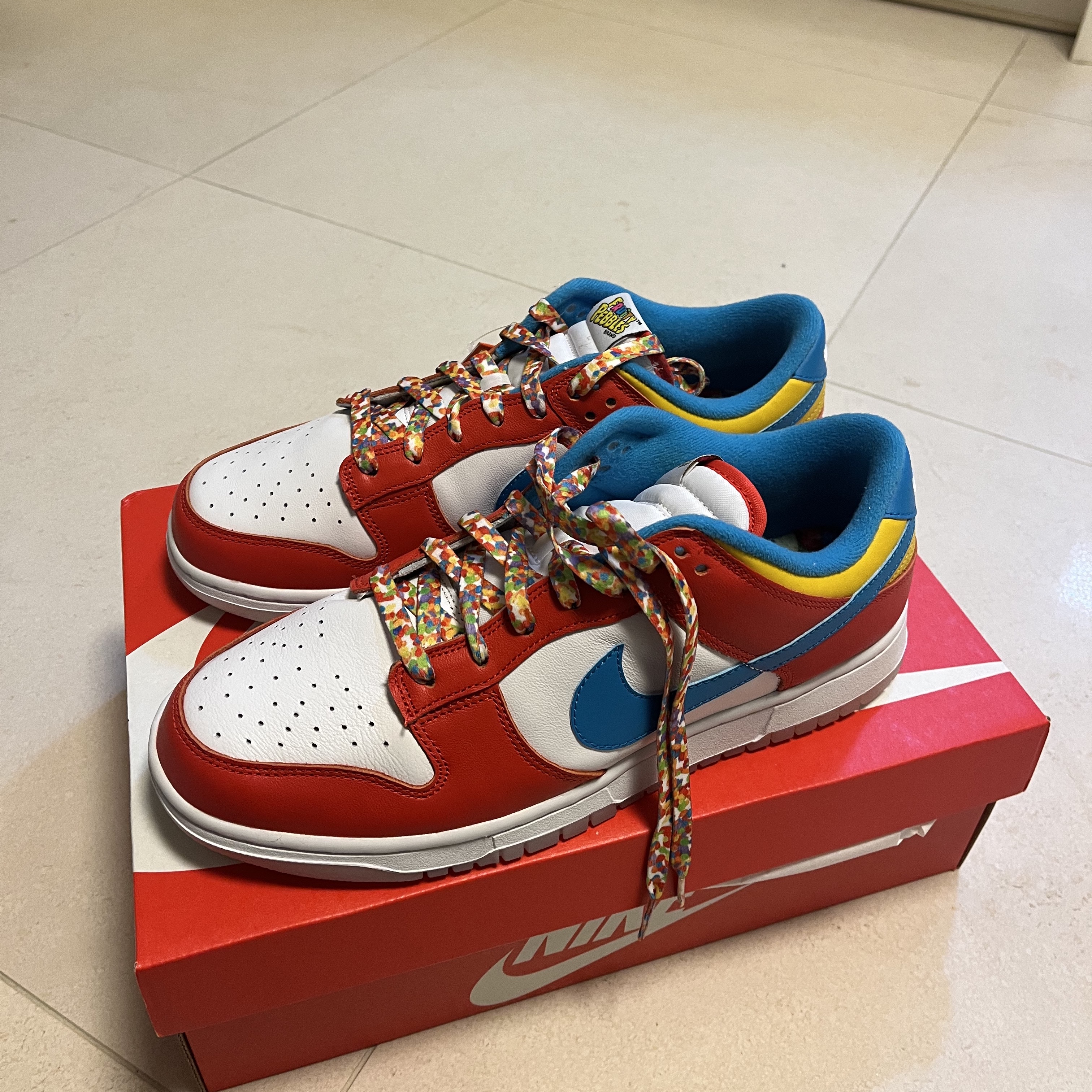 Nike x LeBron James x Fruity Pebbles Dunk Low QS Habanero Red 착용 스타일 - 1