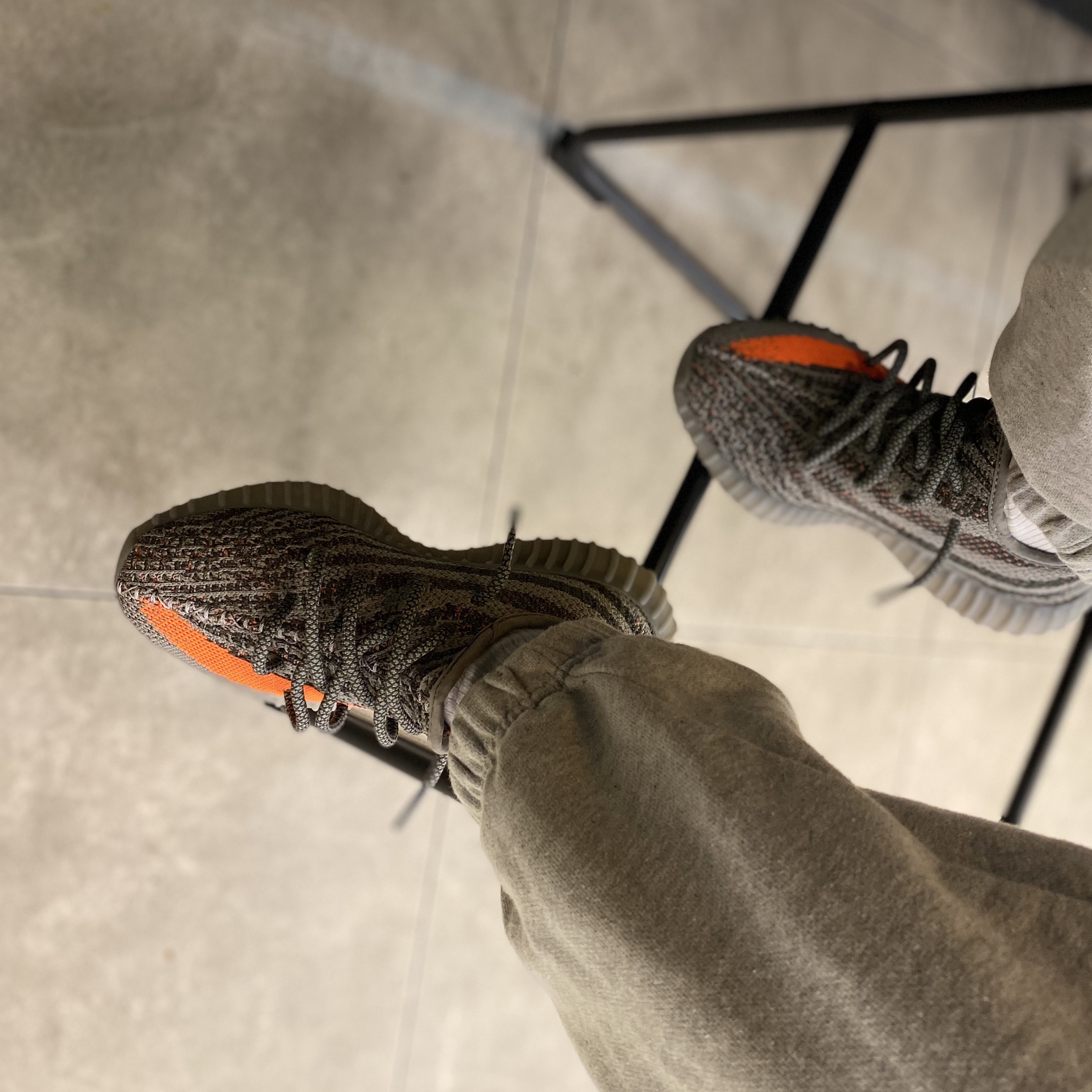 Adidas Yeezy Boost 350 V2 Beluga - Reflective 착용 스타일