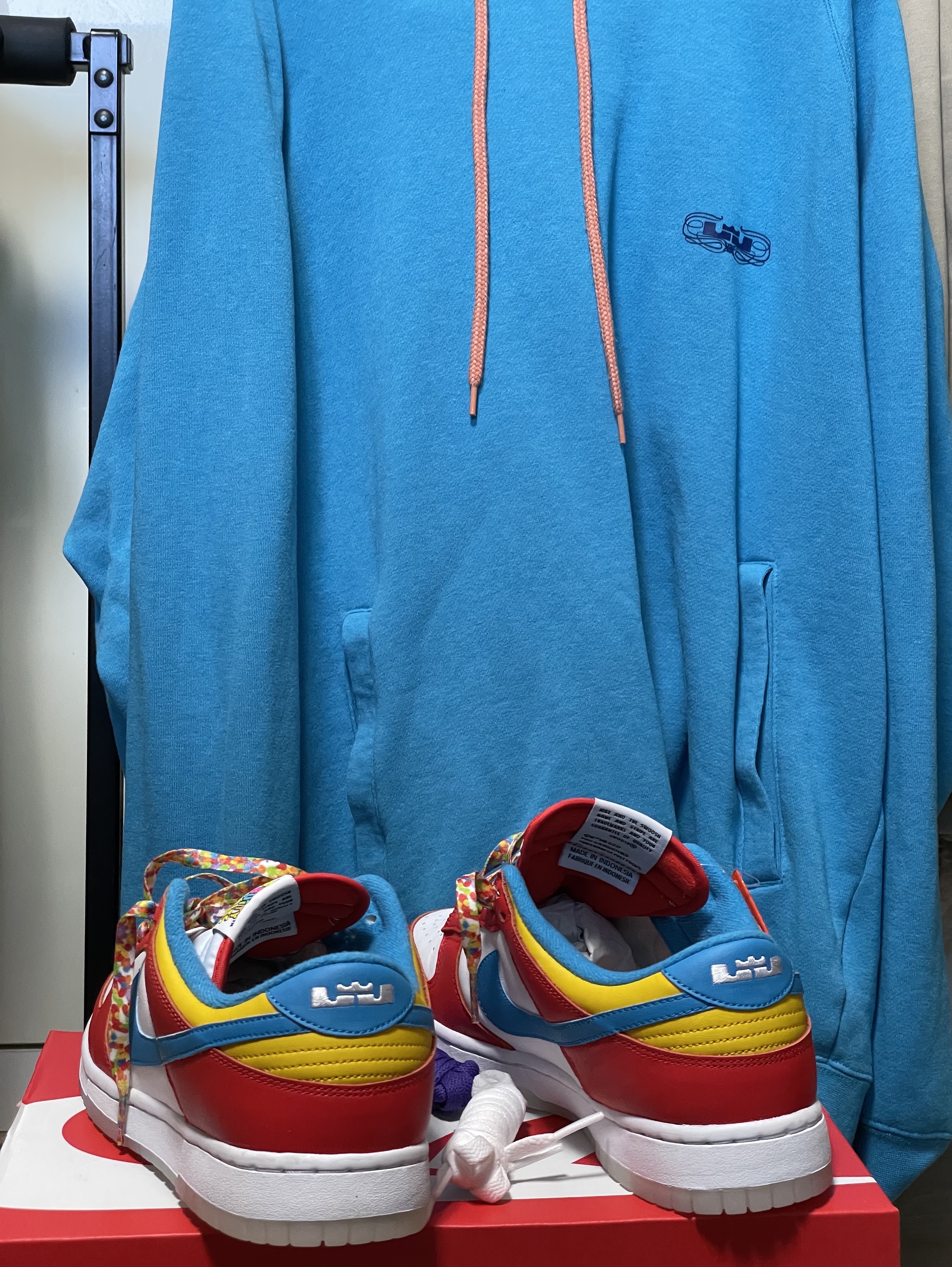 Nike x LeBron James x Fruity Pebbles Dunk Low QS Habanero Red 착용 스타일
