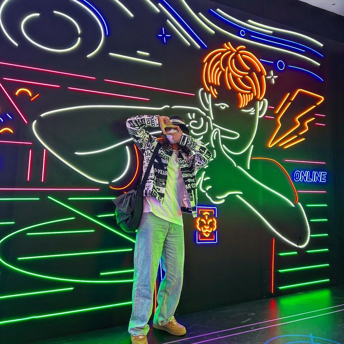 Uniqlo U Drawstring Shoulder Bag Black, Nike x Supreme Air Force 1 Low Flax 착용 스타일 - 1