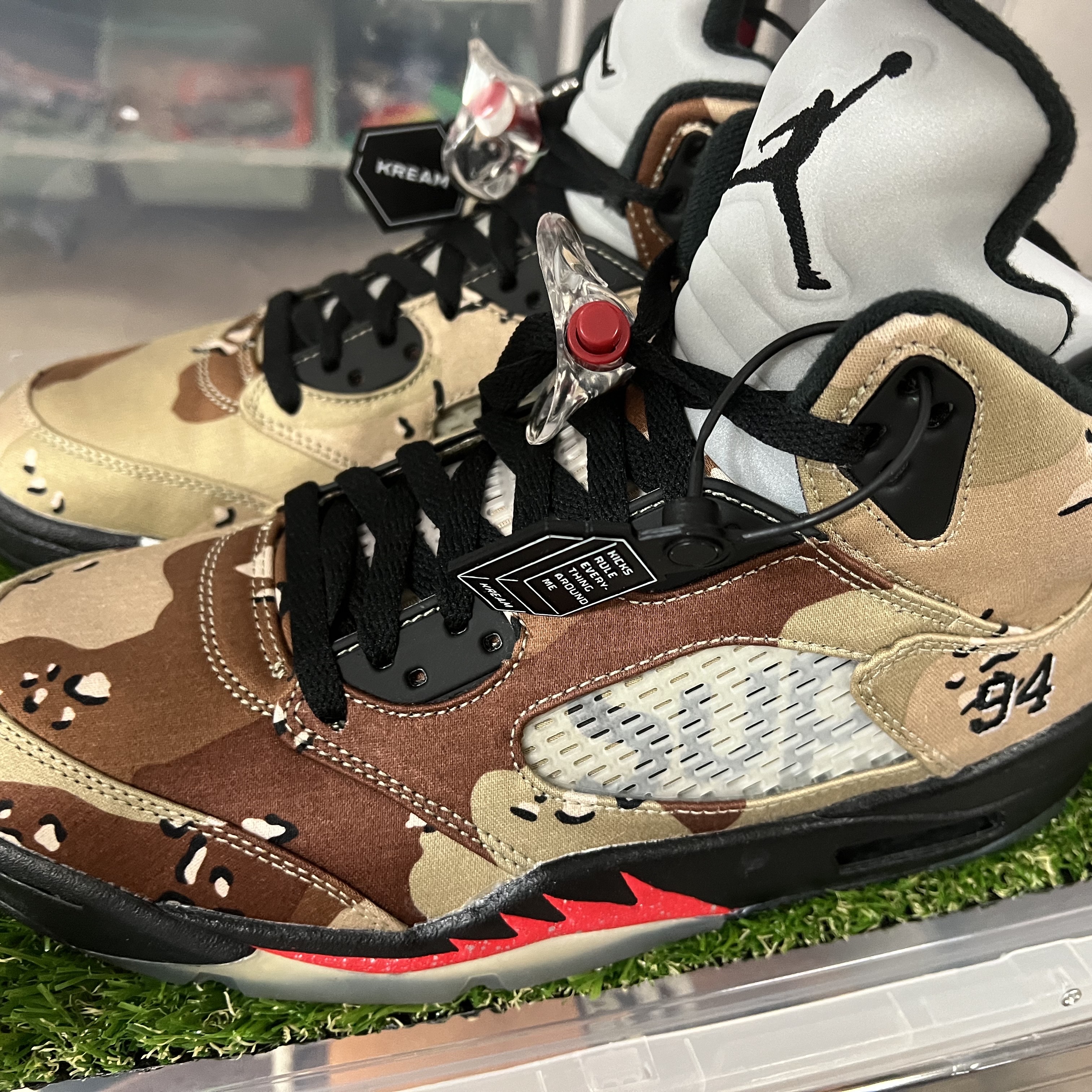 Jordan 5 x Supreme Retro Desert Camo 착용 스타일