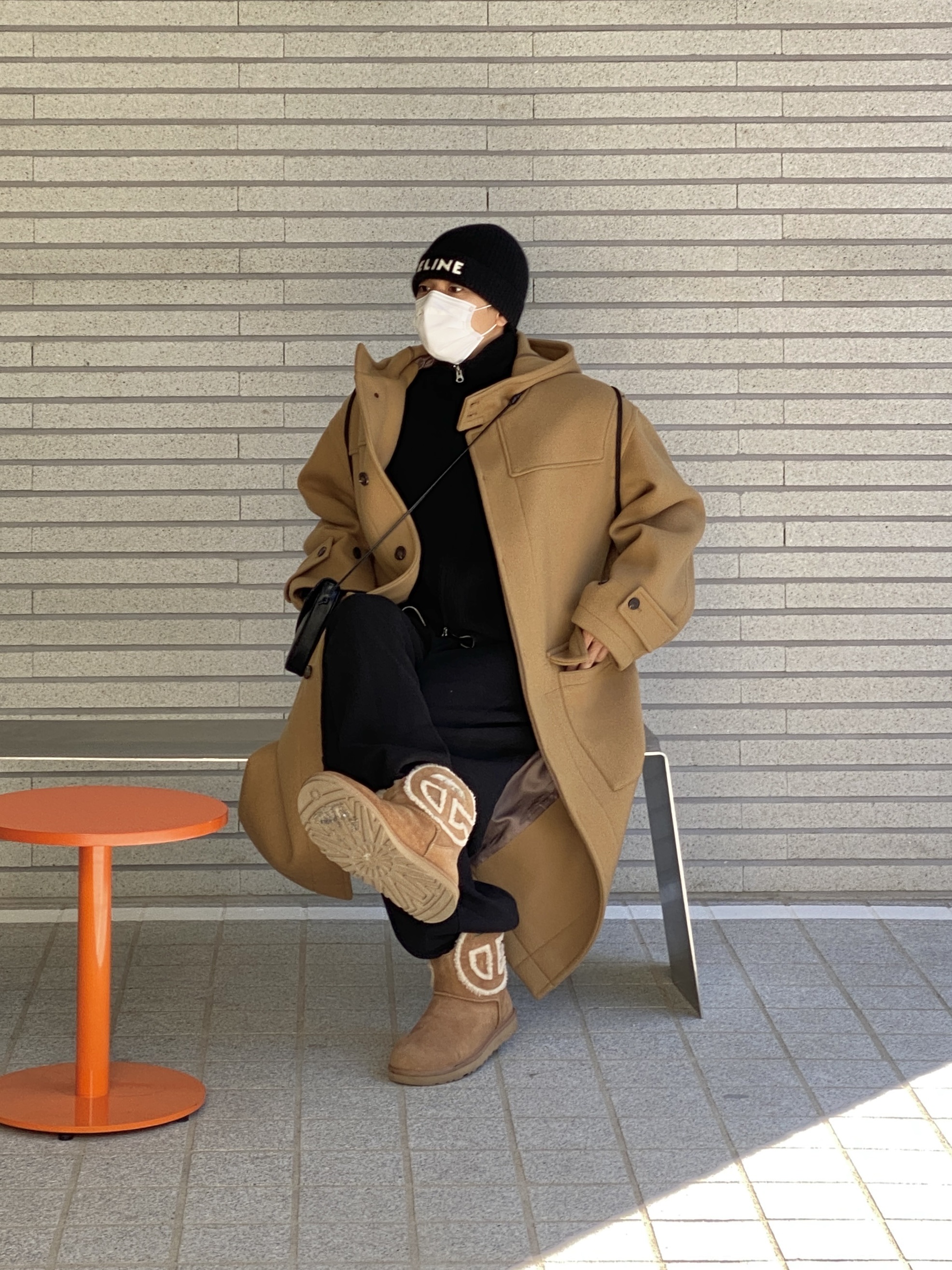 Celine Embroidered Knit Wool Beanie Black, Celine Triangle Bag in Smooth Calfskin with Celine Print Black 착용 스타일 - 2