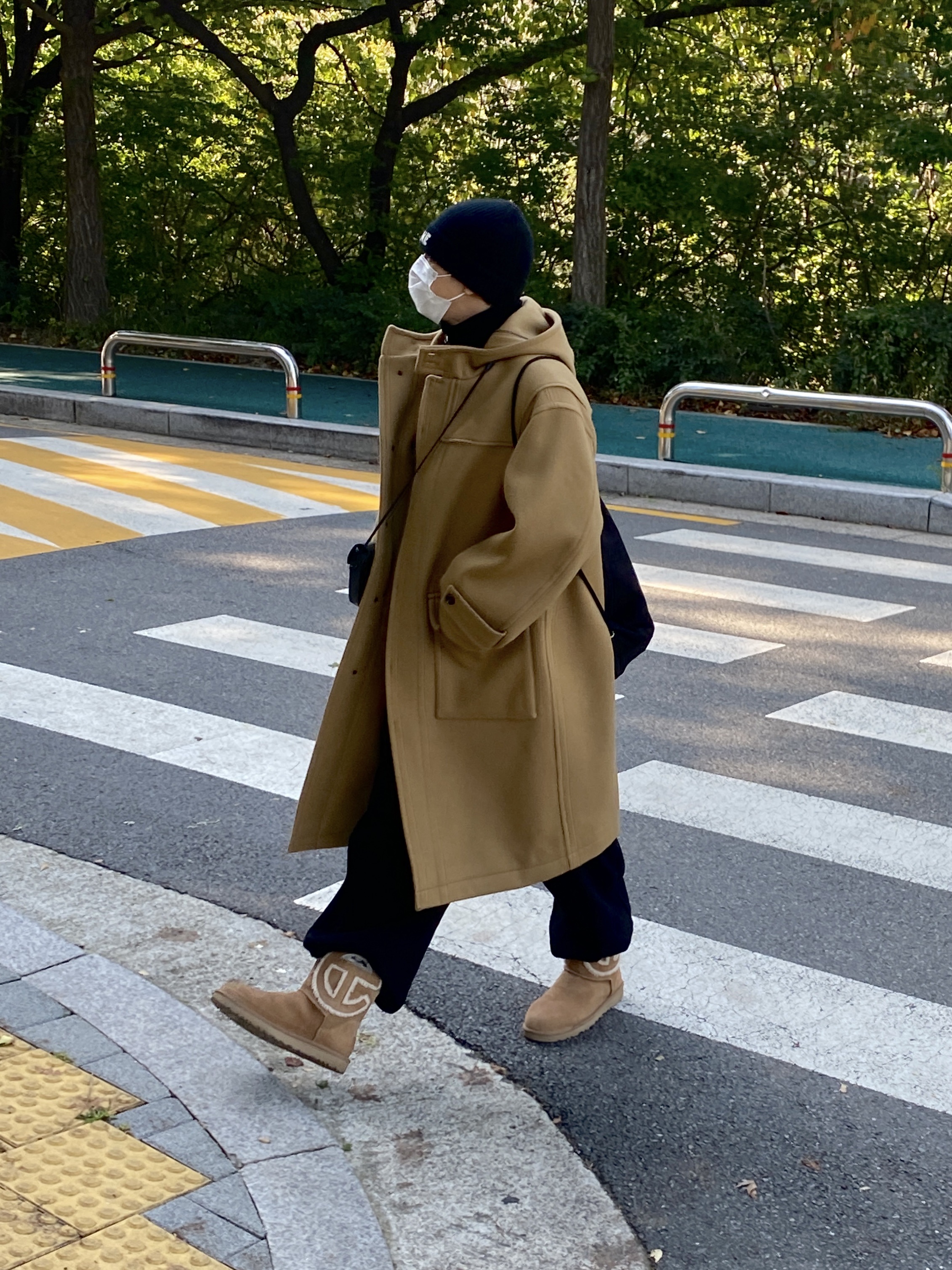 Celine Embroidered Knit Wool Beanie Black, Celine Triangle Bag in Smooth Calfskin with Celine Print Black 착용 스타일 - 3
