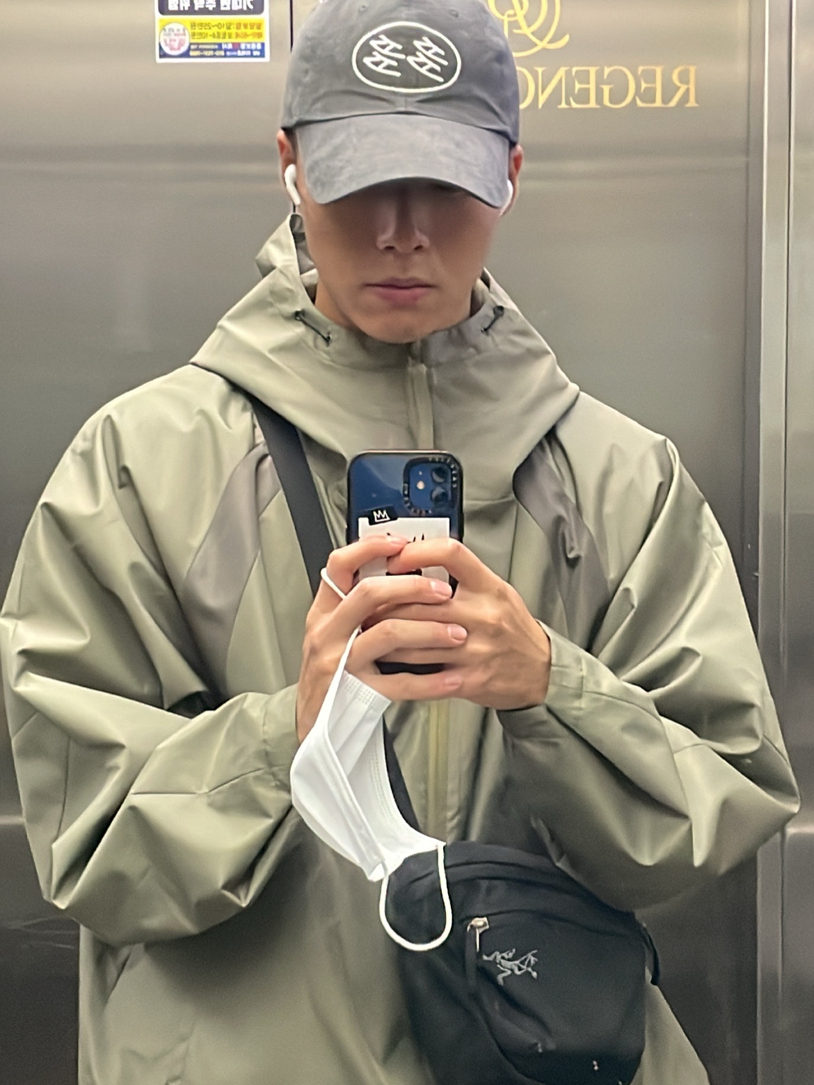Dada Logo Cap Charcoal, Arc'teryx Mantis 2 Waistpack Black 착용 스타일