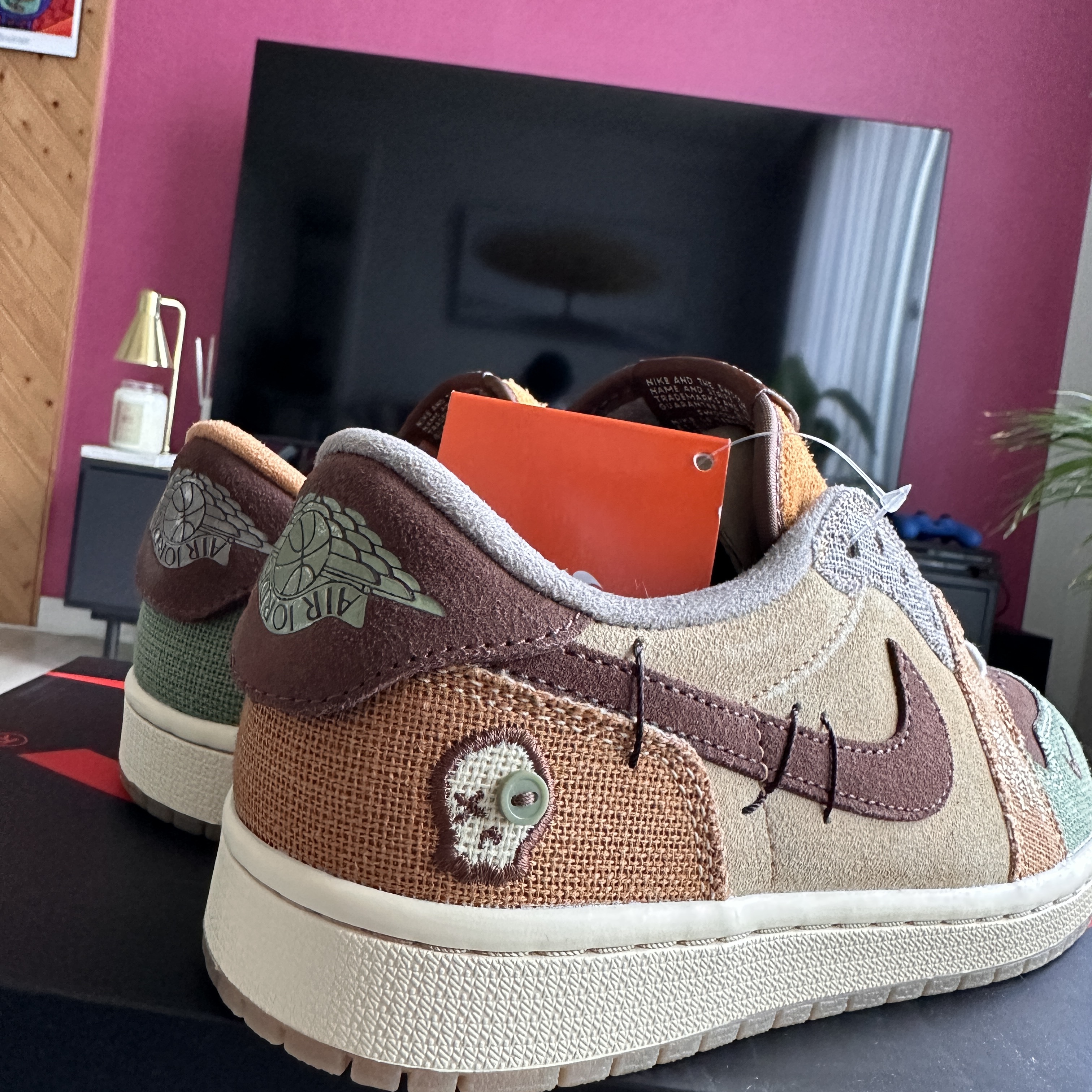 Jordan 1 x Zion Williamson Retro Low OG Flax and Oil Green 착용 스타일 - 2
