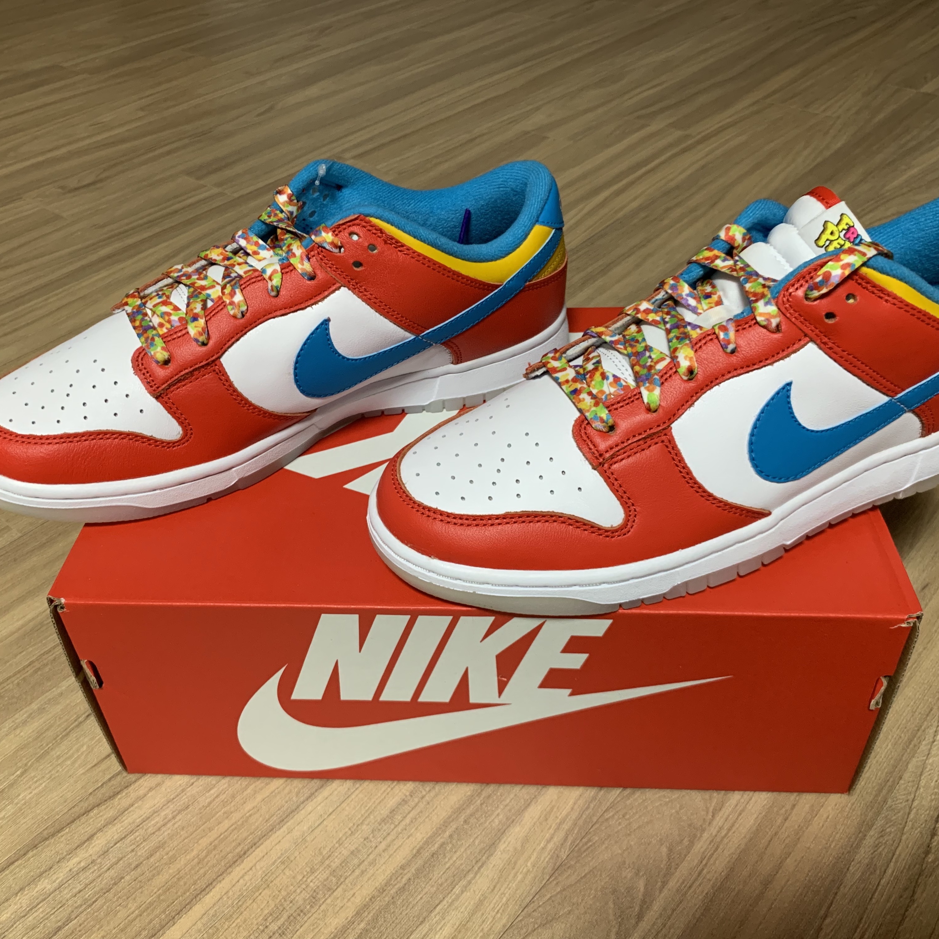 Nike x LeBron James x Fruity Pebbles Dunk Low QS Habanero Red 착용 스타일 - 1