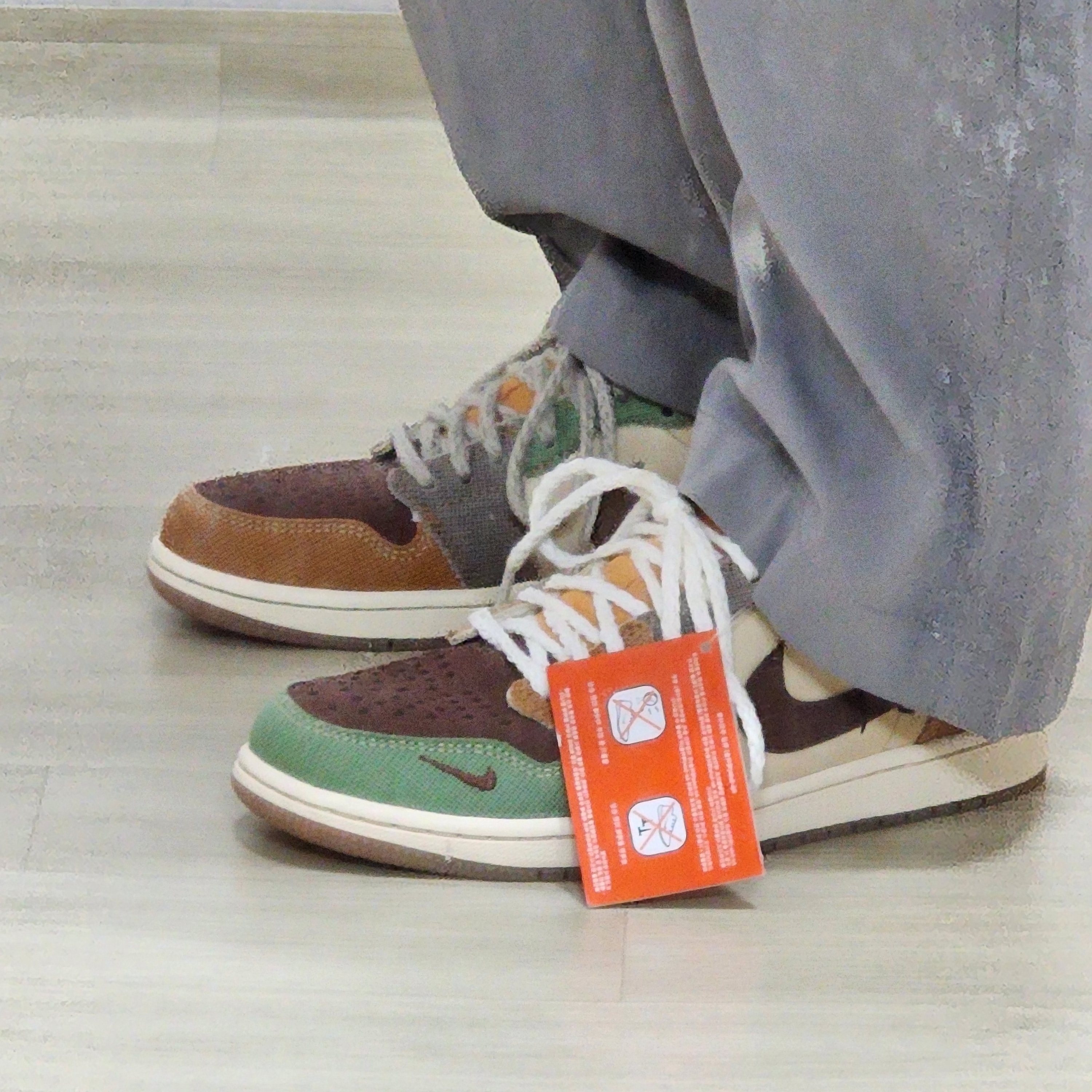 Jordan 1 x Zion Williamson Retro Low OG Flax and Oil Green 착용 스타일 - 2