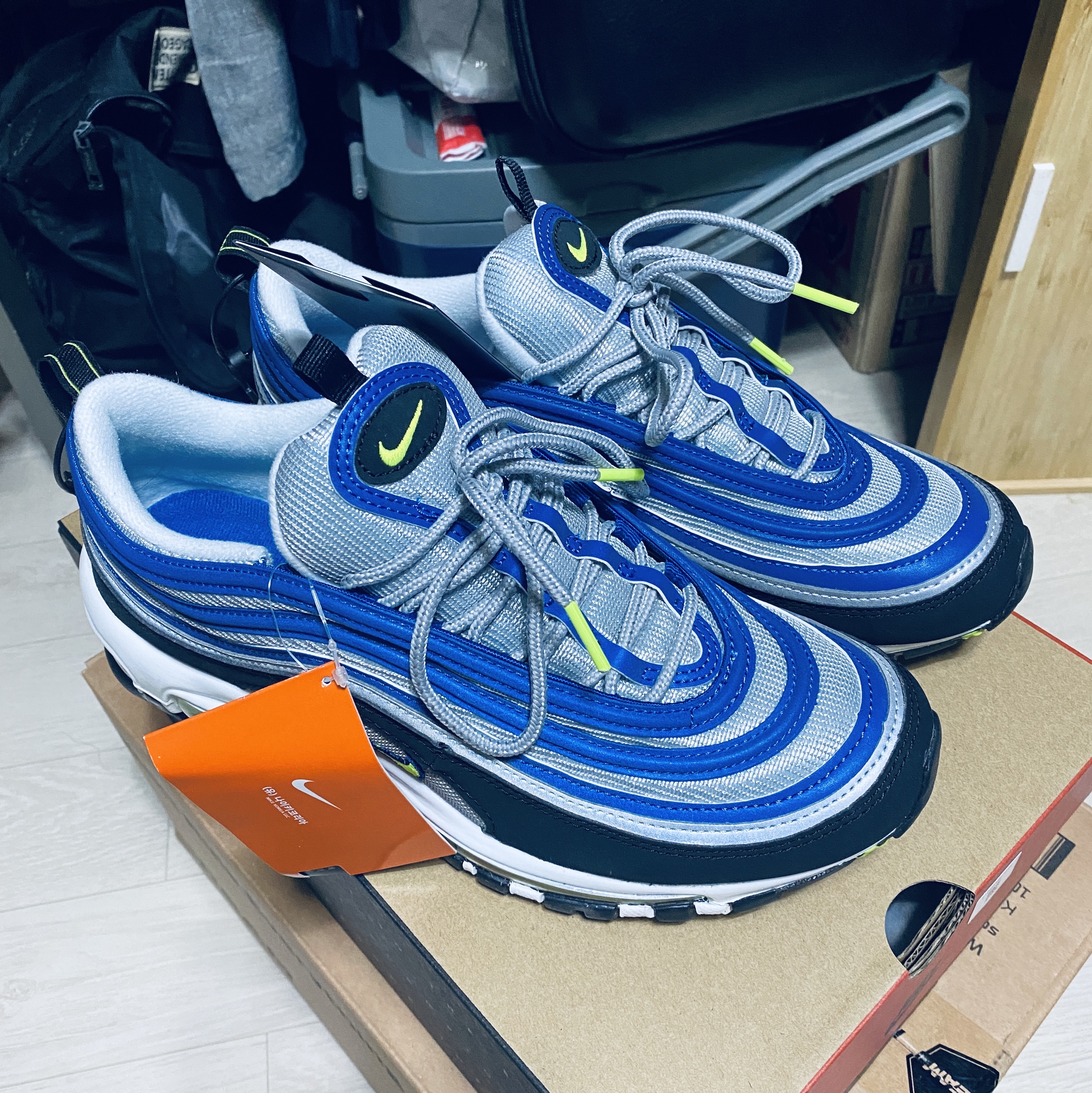 Nike Air Max 97 OG Atlantic Blue and Voltage Yellow 착용 스타일 - 1