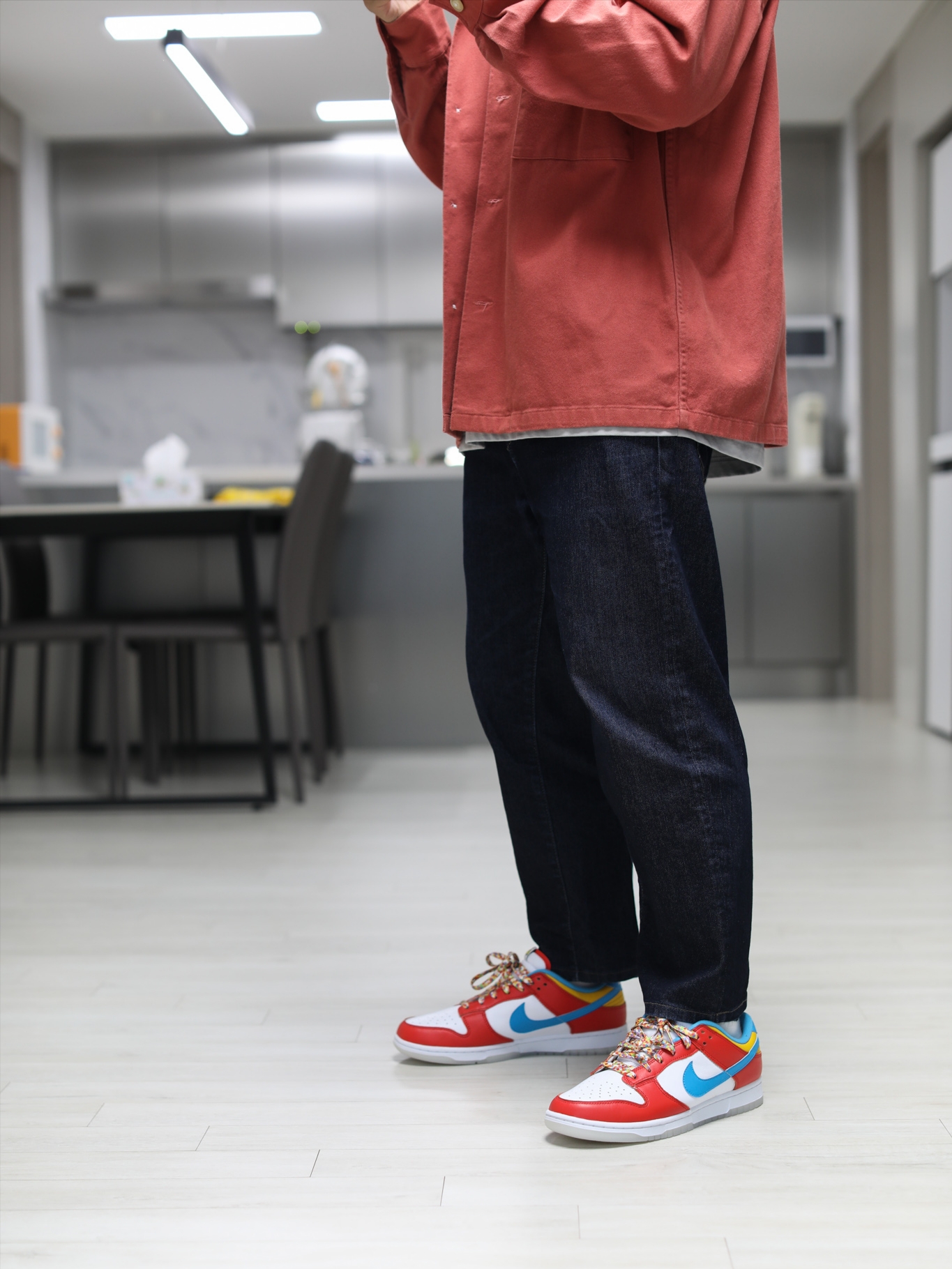 Nike x LeBron James x Fruity Pebbles Dunk Low QS Habanero Red 착용 스타일