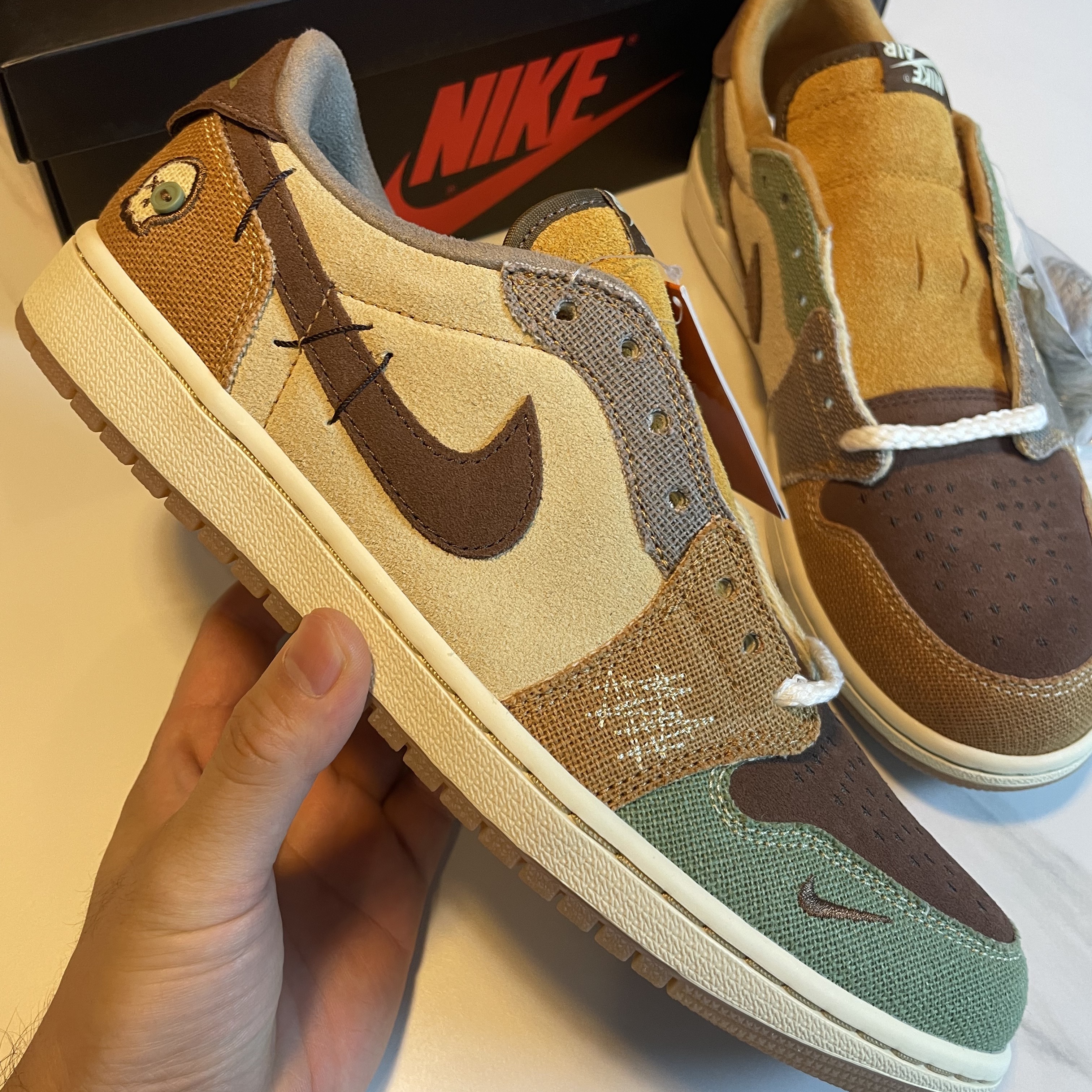 Jordan 1 x Zion Williamson Retro Low OG Flax and Oil Green 착용 스타일 - 2