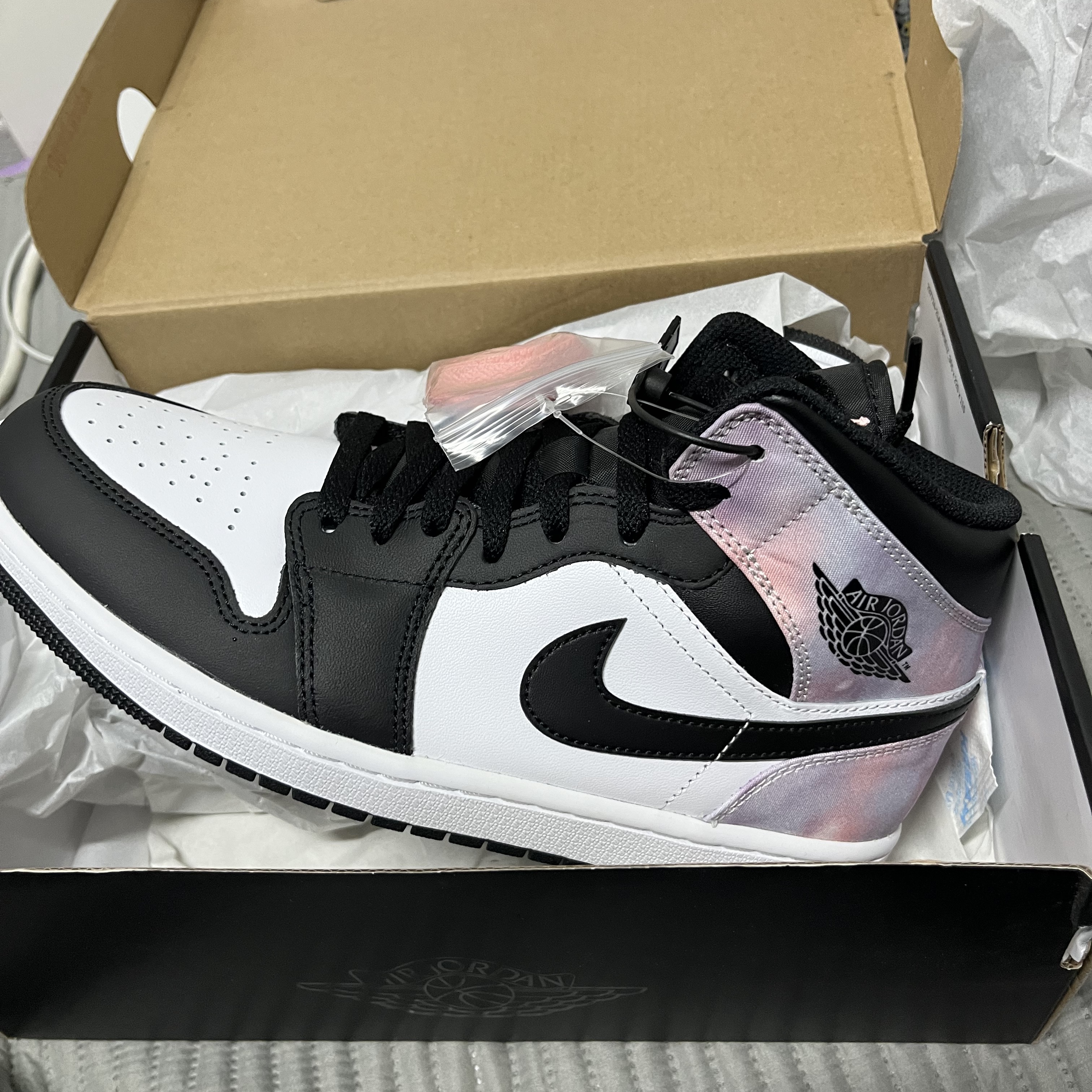 Jordan 1 Mid White Black Tie-Dye 착용 스타일 - 1