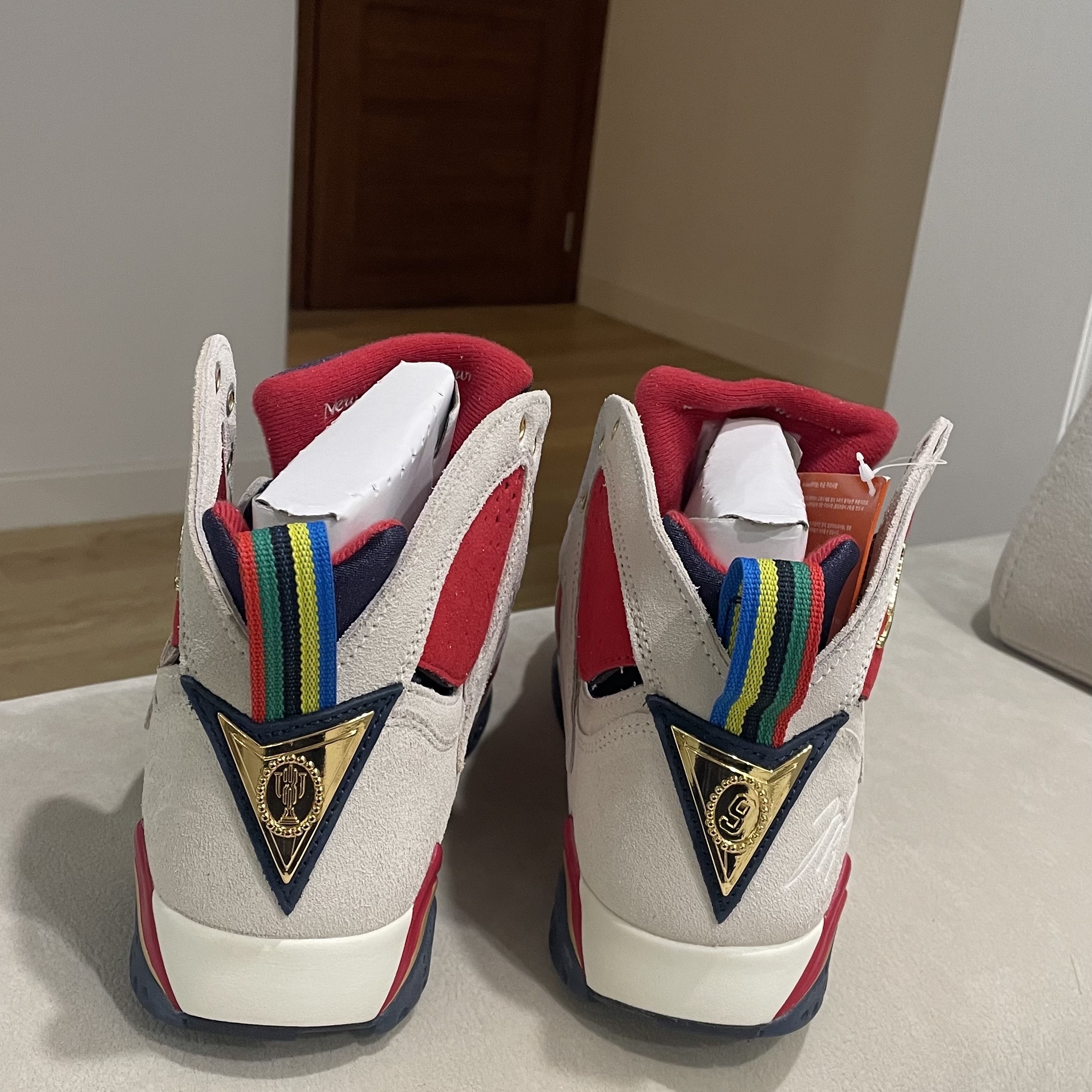 Jordan 7 x Trophy Room Retro SP True Red and Obsidian 착용 스타일 - 3