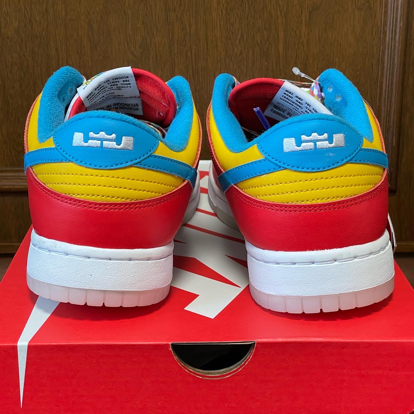 Nike x LeBron James x Fruity Pebbles Dunk Low QS Habanero Red 착용 스타일 - 4