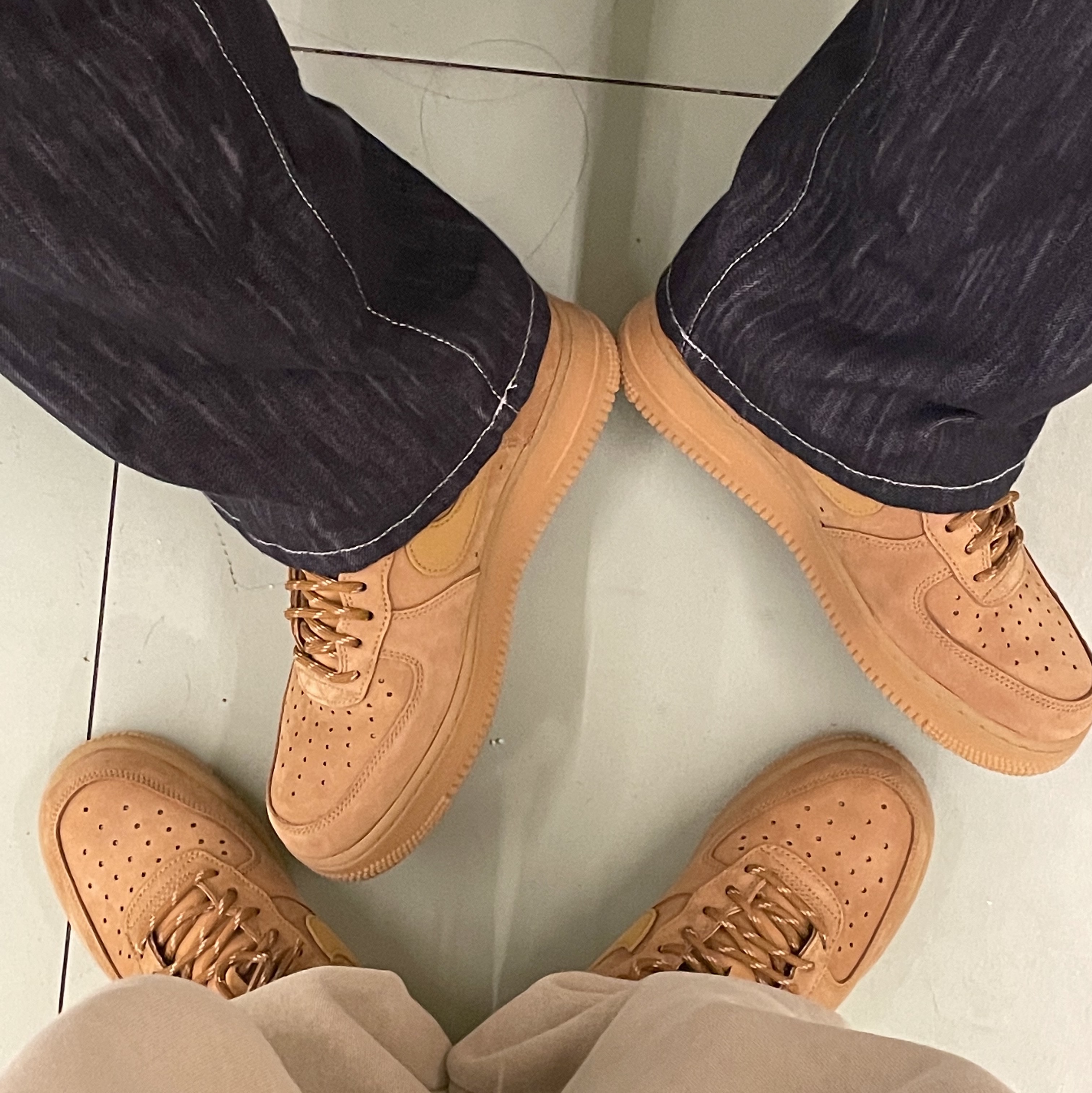 Nike Air Force 1 '07 WB Flax 착용 스타일