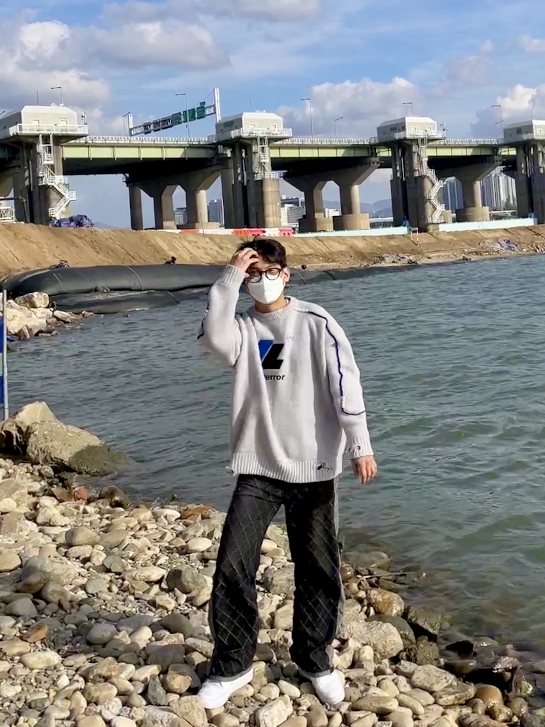 Nike x Peaceminusone Kwondo1 White, Zara x Ader Error Oversize Sweater Grey 착용 스타일
