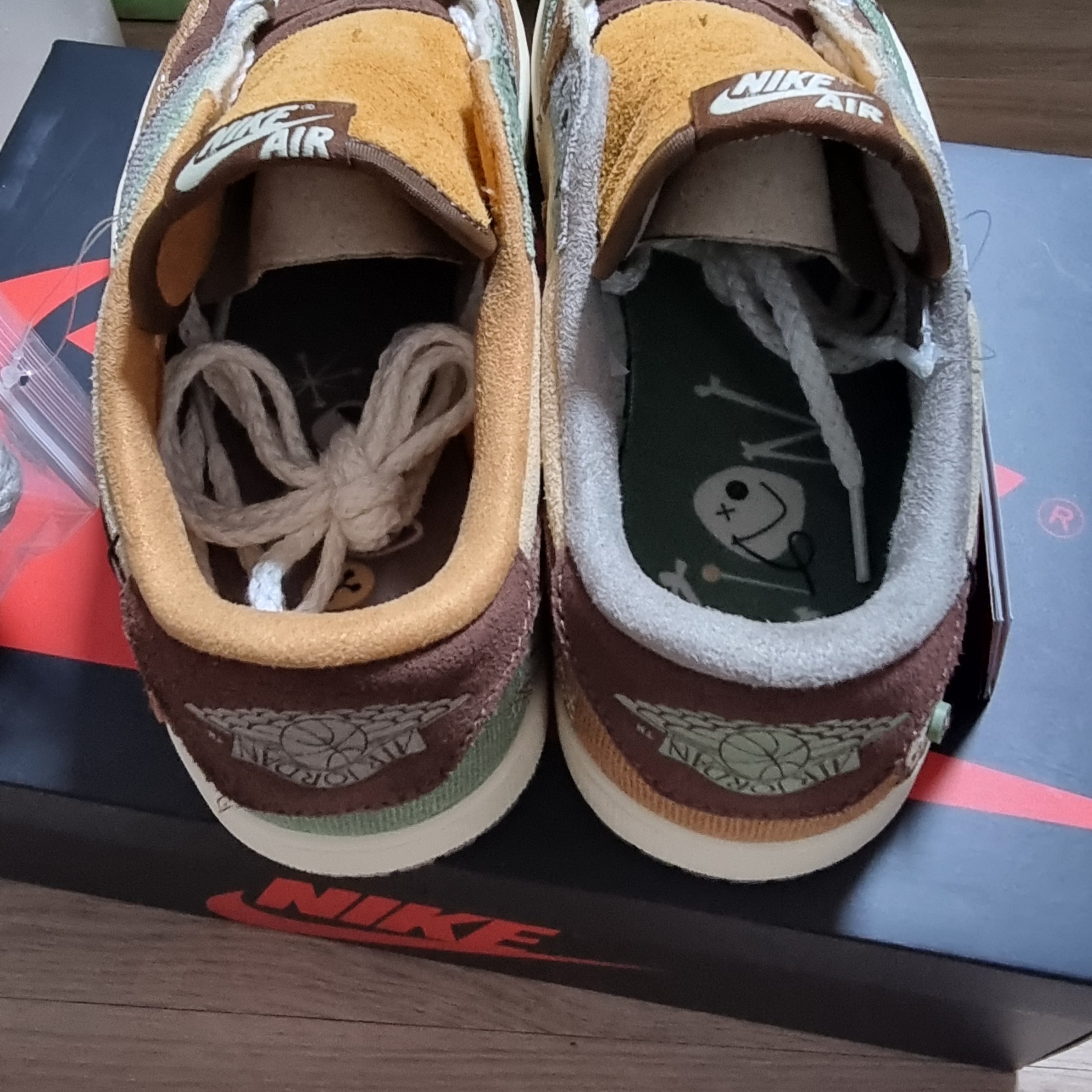Jordan 1 x Zion Williamson Retro Low OG Flax and Oil Green 착용 스타일 - 2
