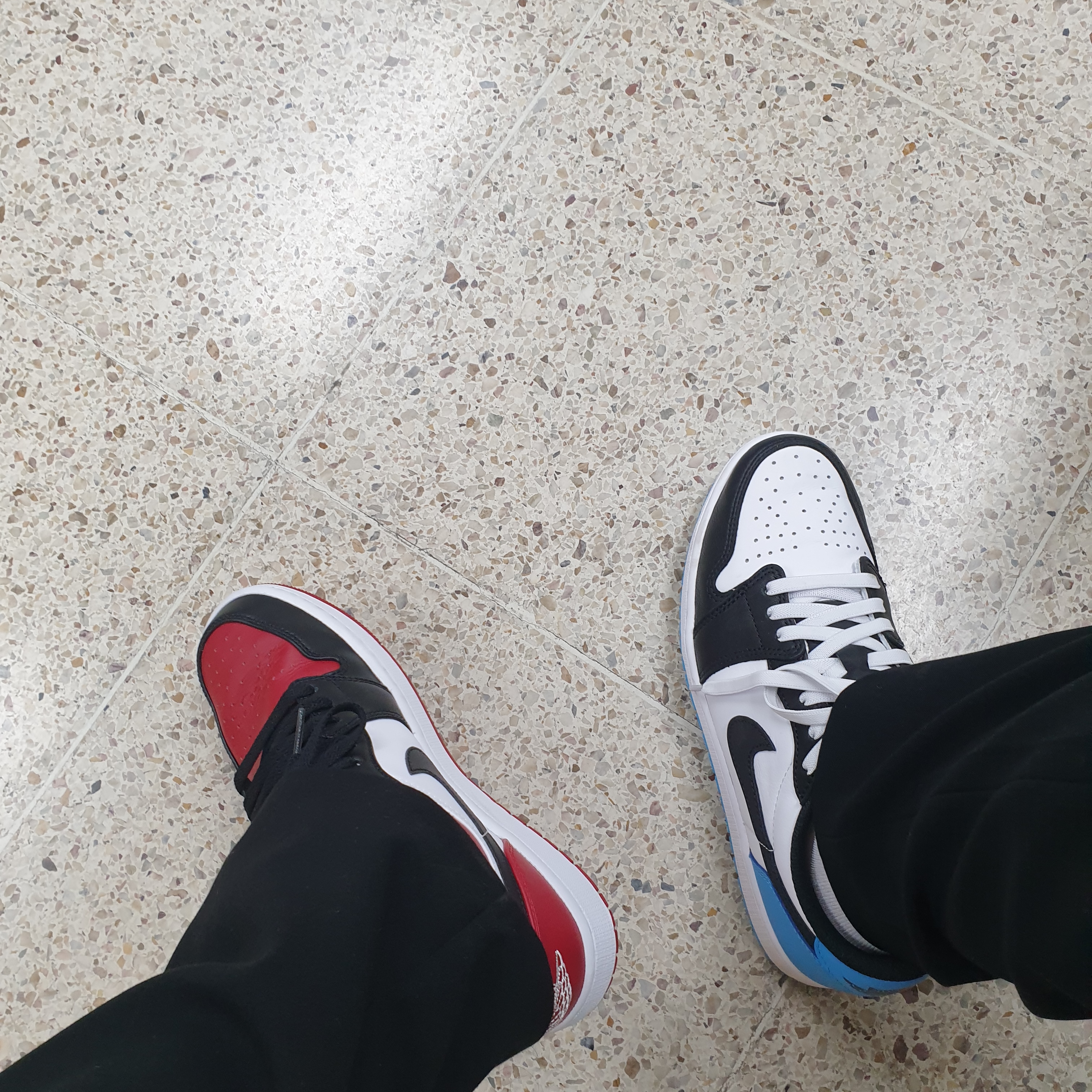 Jordan 1 Low Bred Toe, Jordan 1 Retro Low OG Black and Dark Powder Blue 착용 스타일