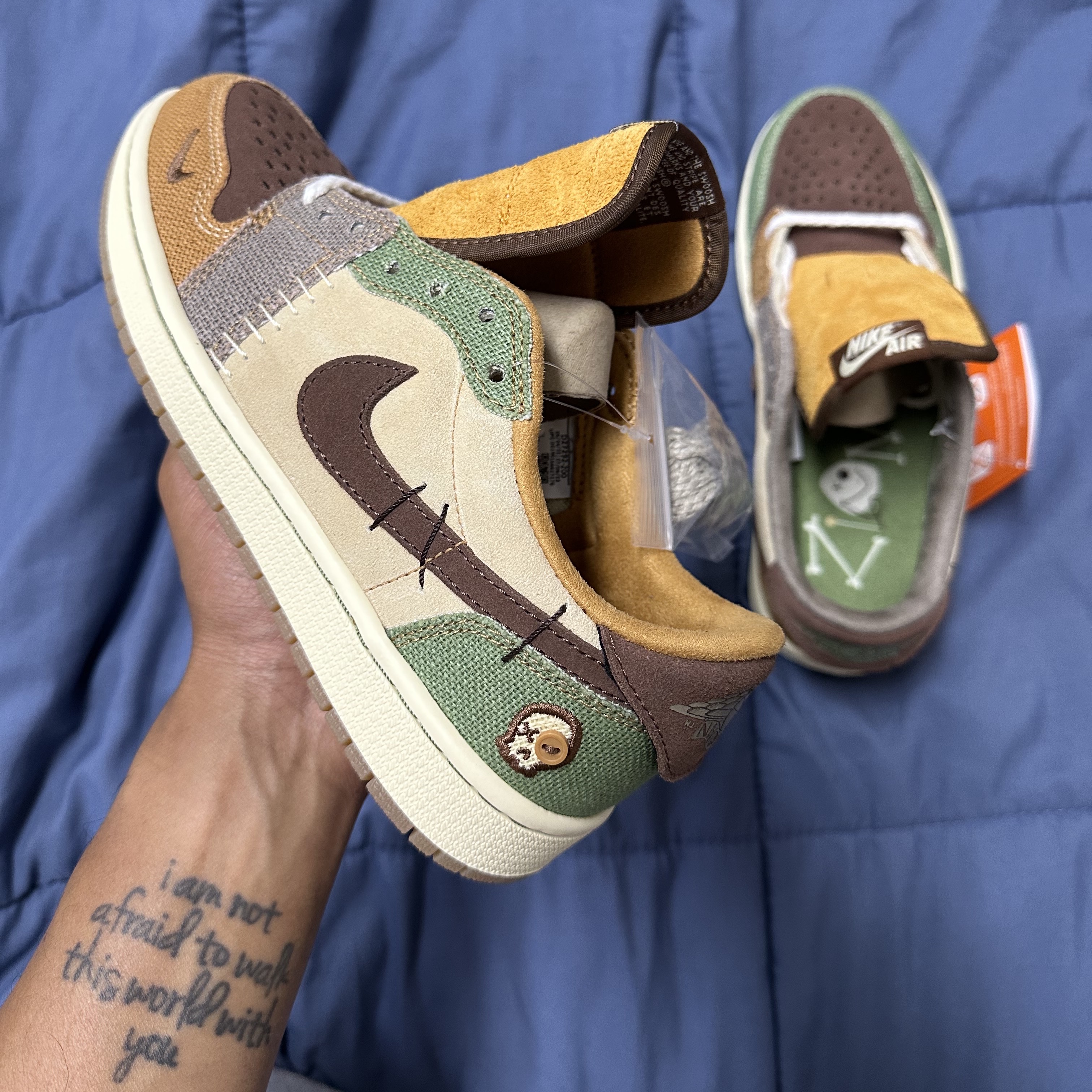 Jordan 1 x Zion Williamson Retro Low OG Flax and Oil Green 착용 스타일 - 1