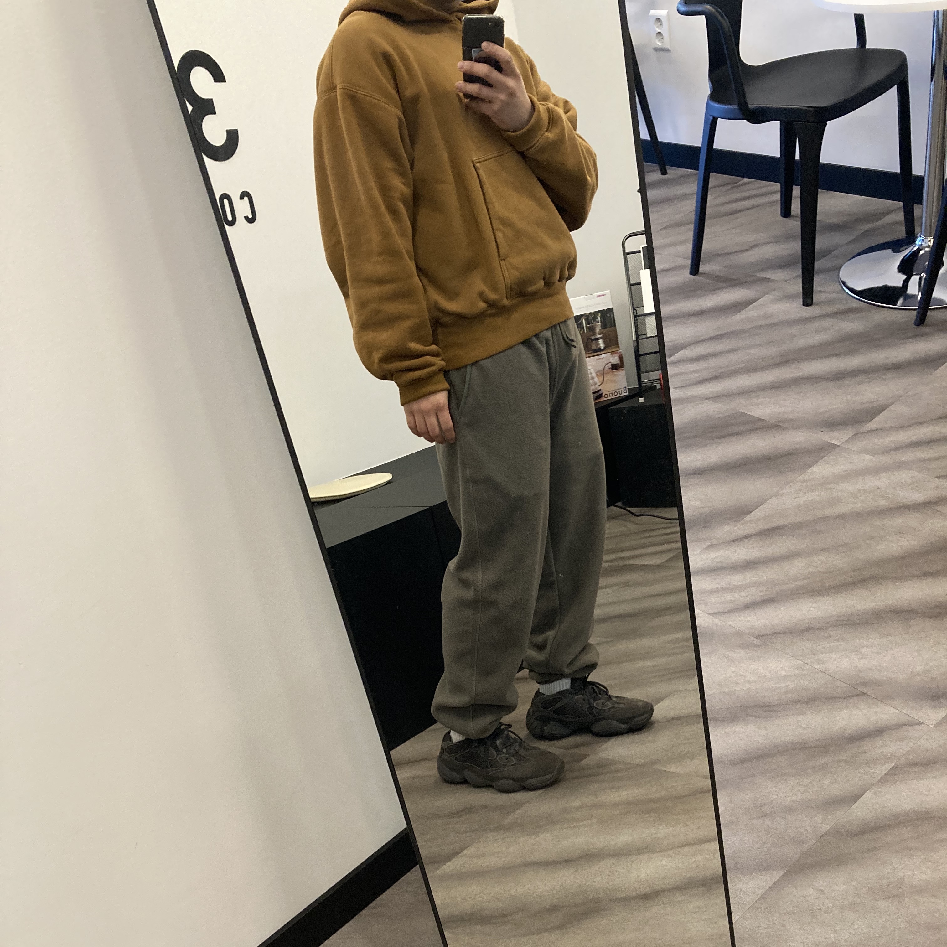 Yeezy Gap Hoodie Light Brown, Adidas Yeezy 500 Utility Black 2018/2020 착용 스타일