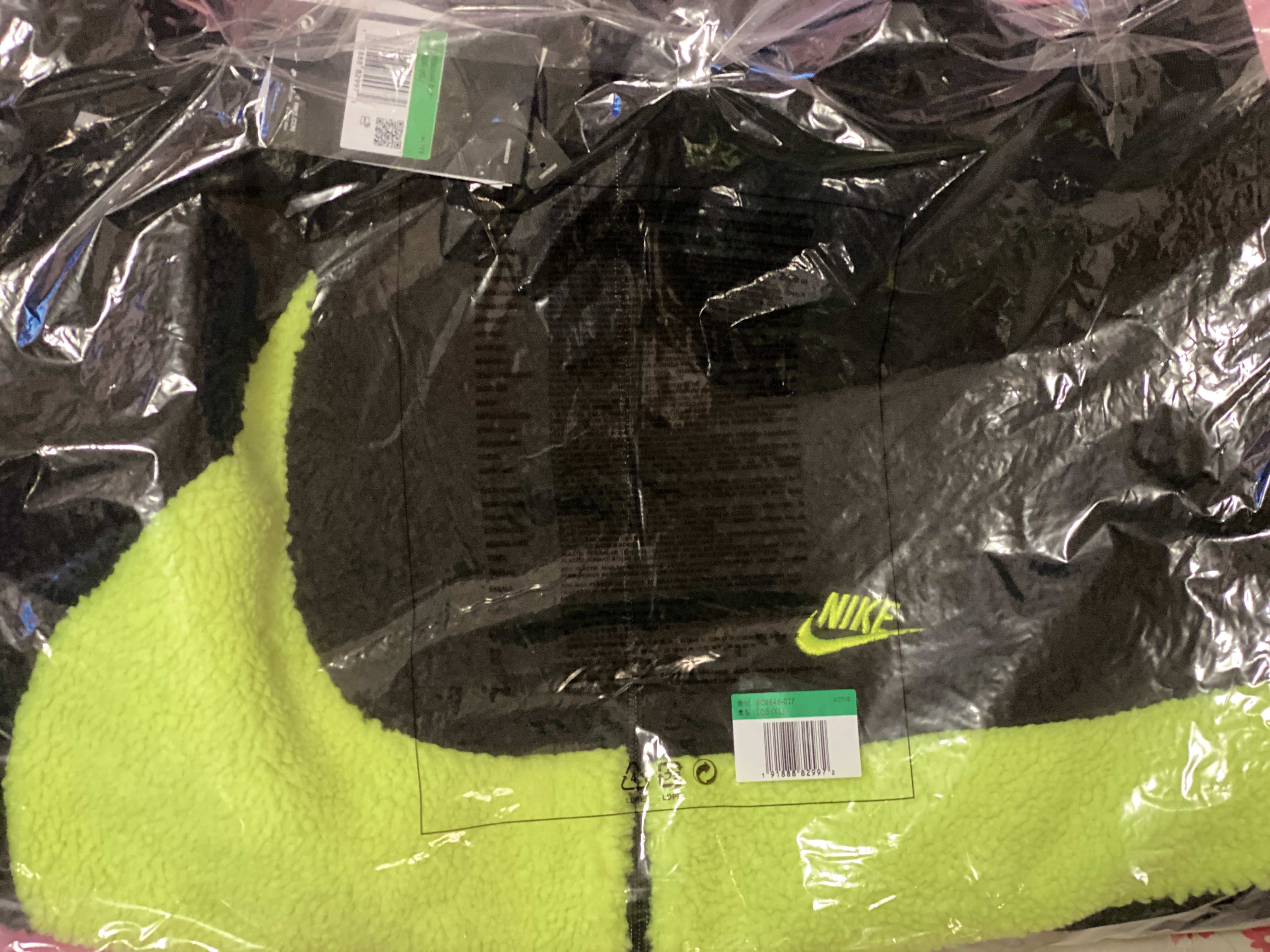 Nike Big Swoosh Full Zip Jacket Black Volt 착용 스타일