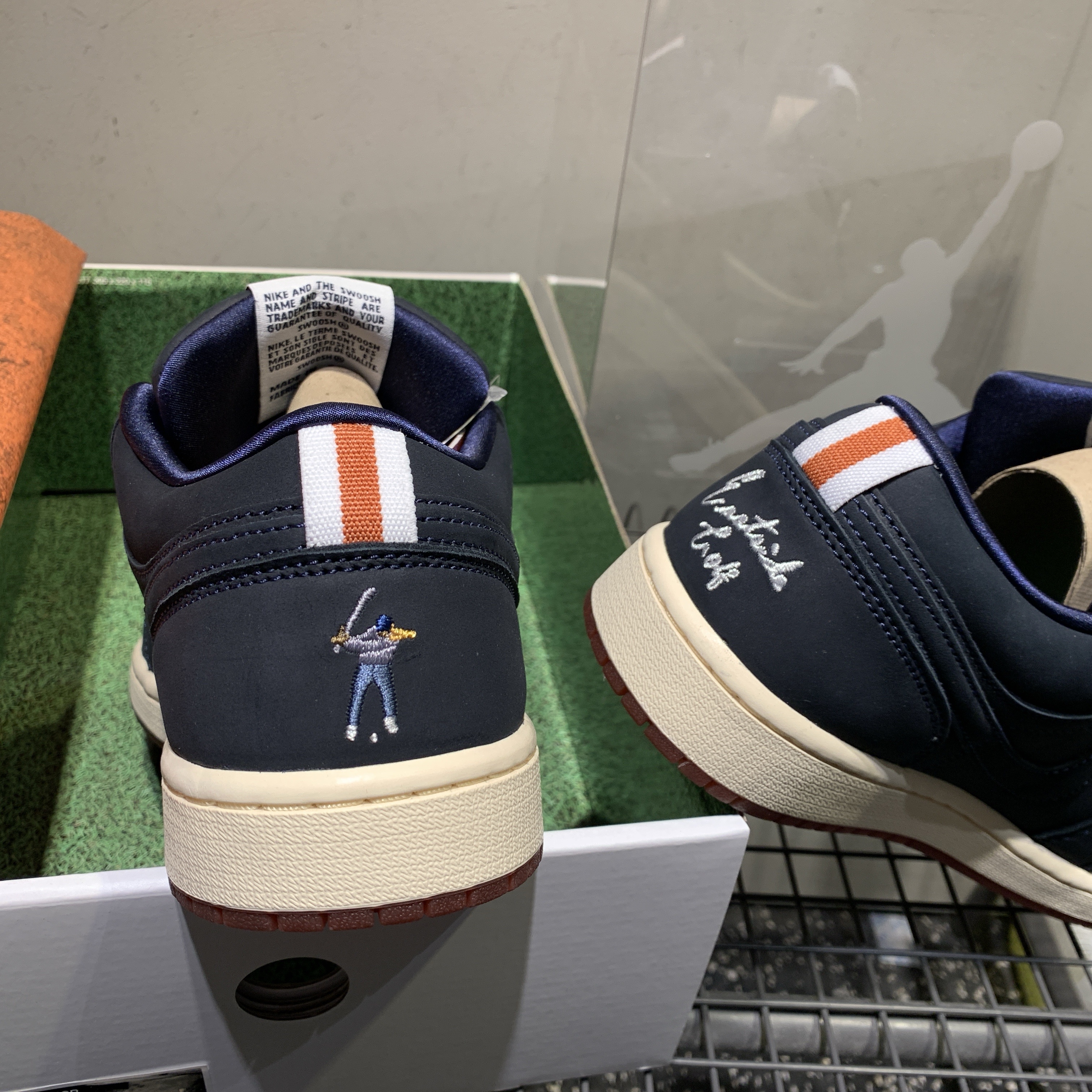 Jordan 1 x Eastside Golf Low Midnight Navy 착용 스타일 - 2