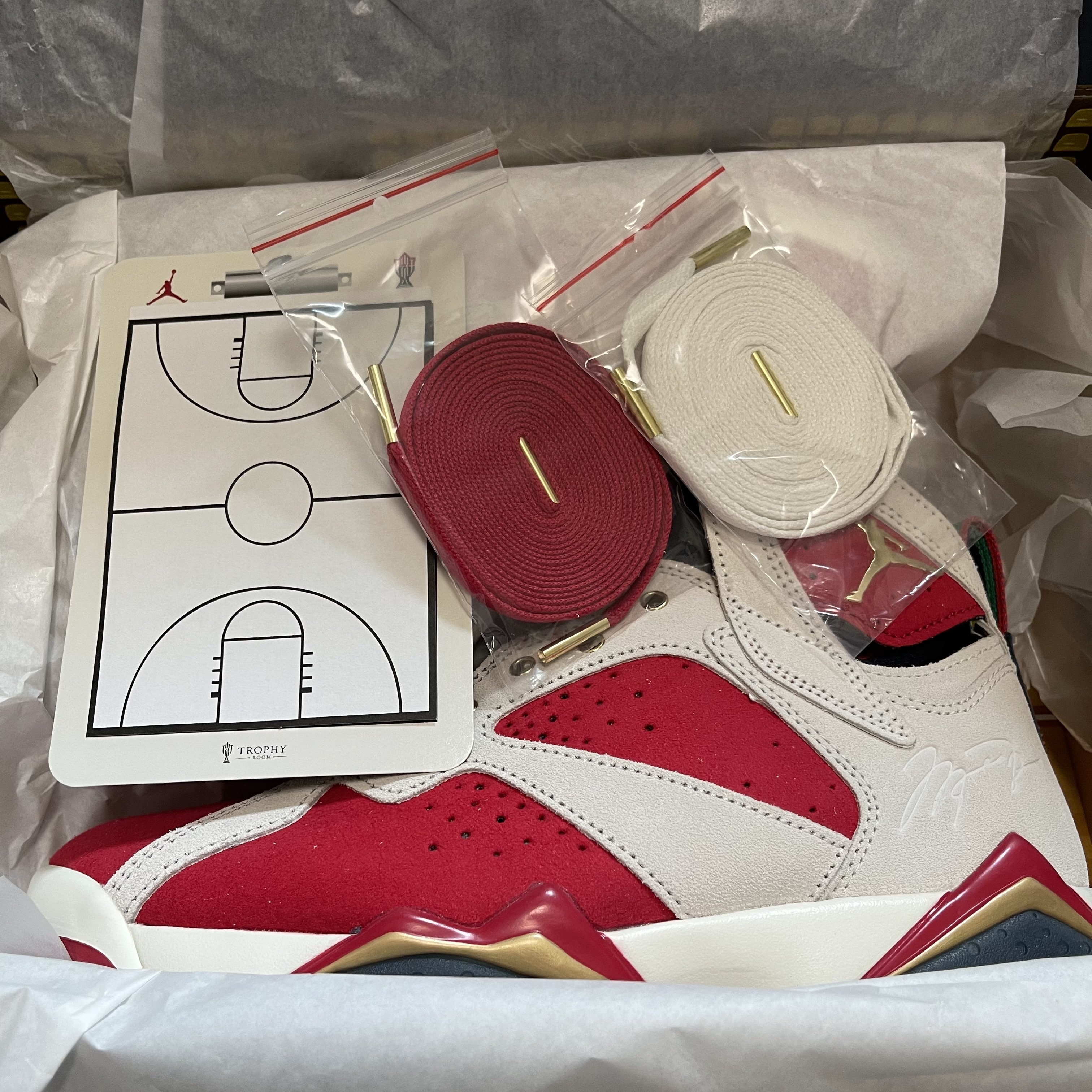 Jordan 7 x Trophy Room Retro SP True Red and Obsidian 착용 스타일 - 2
