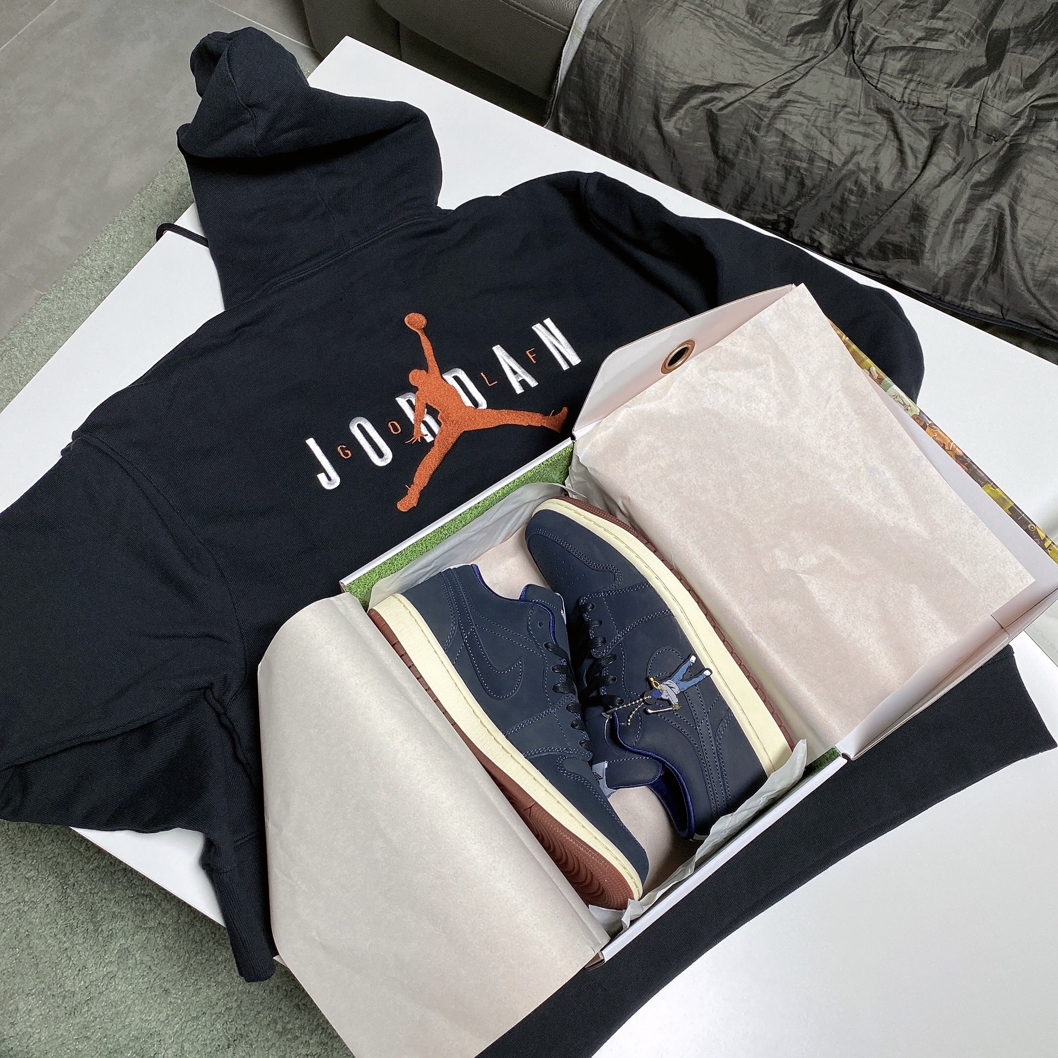 Jordan 1 x Eastside Golf Low Midnight Navy, Jordan x Eastside Golf Fleece Hoodie Black - Asia 착용 스타일