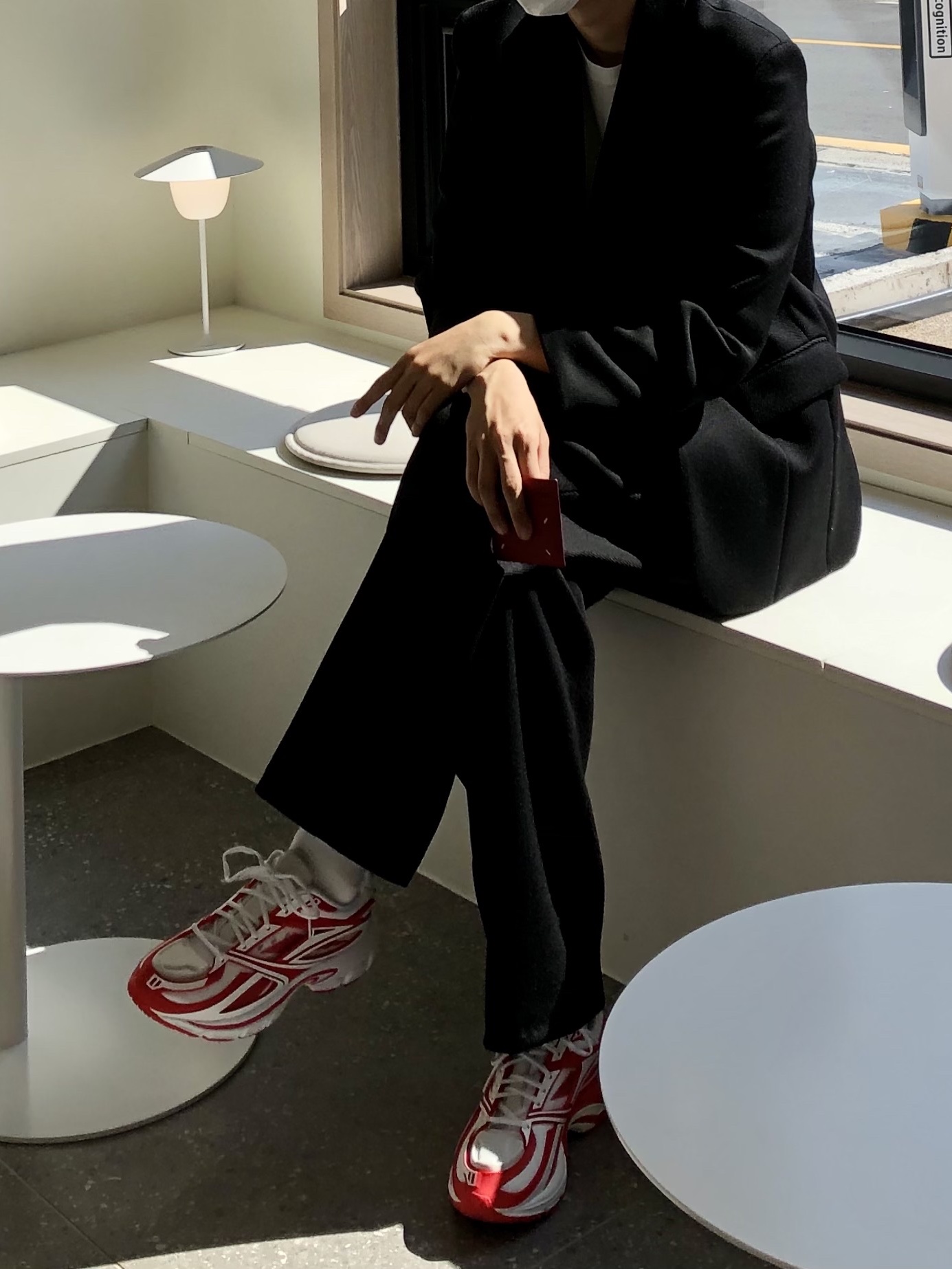 Reebok x Kanghyuk Premier Road Modern White Red , Maison Margiela Grainy Leather Card Holder Red 착용 스타일 - 2