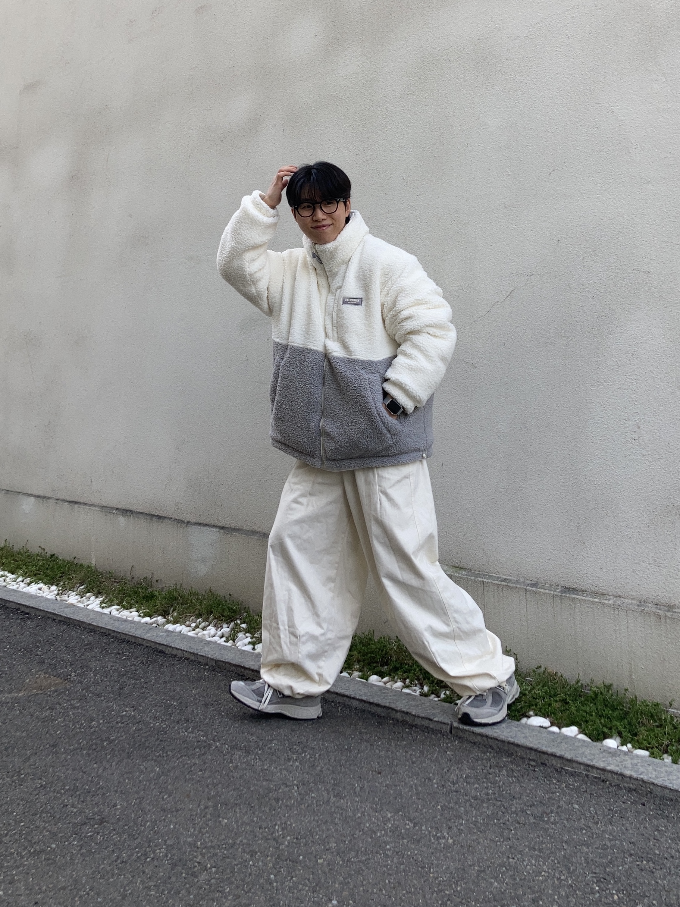 New Balance 2002R Grey 착용 스타일