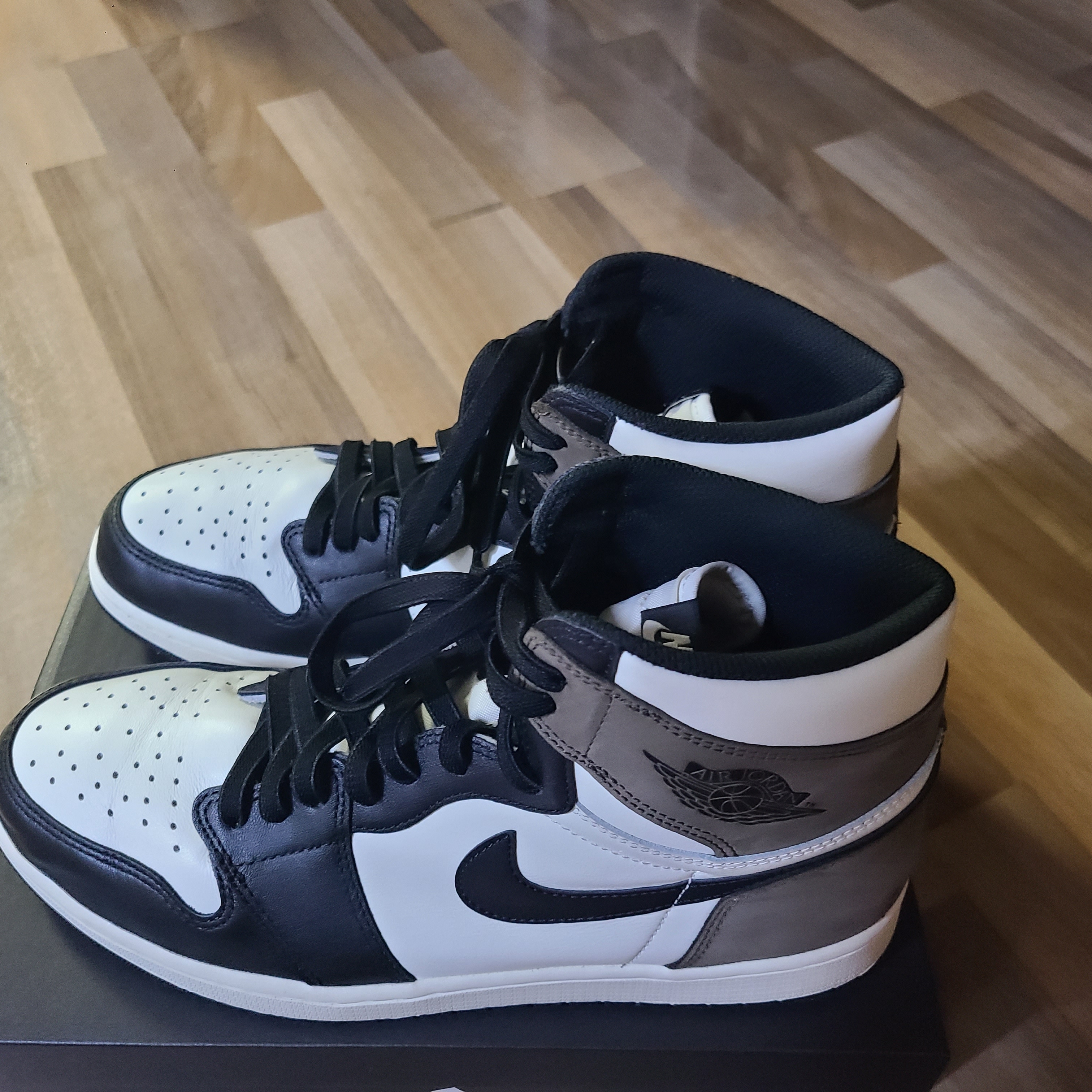 Jordan 1 Retro High OG Black Mocha 착용 스타일