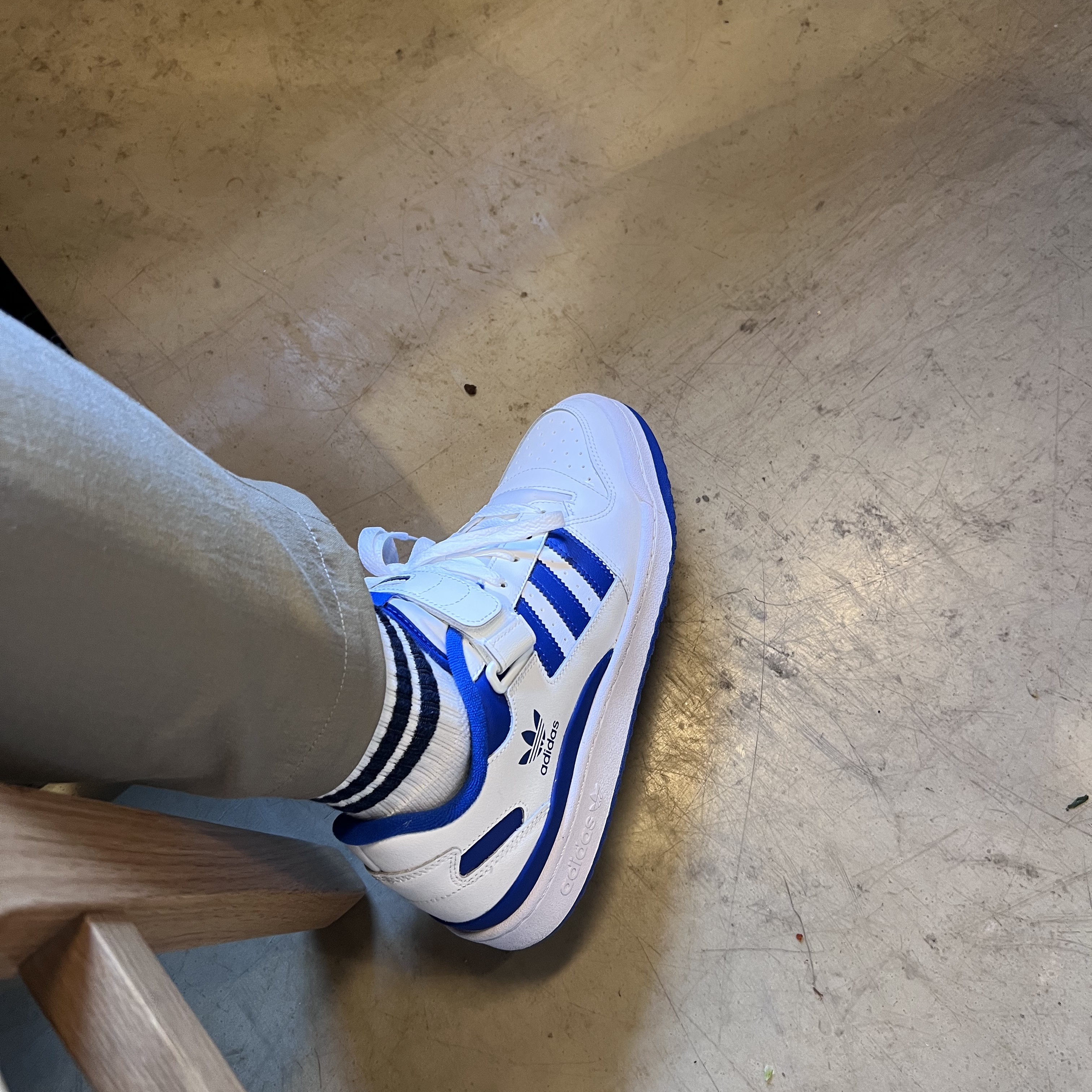 Adidas Forum Low White Royal Blue 착용 스타일