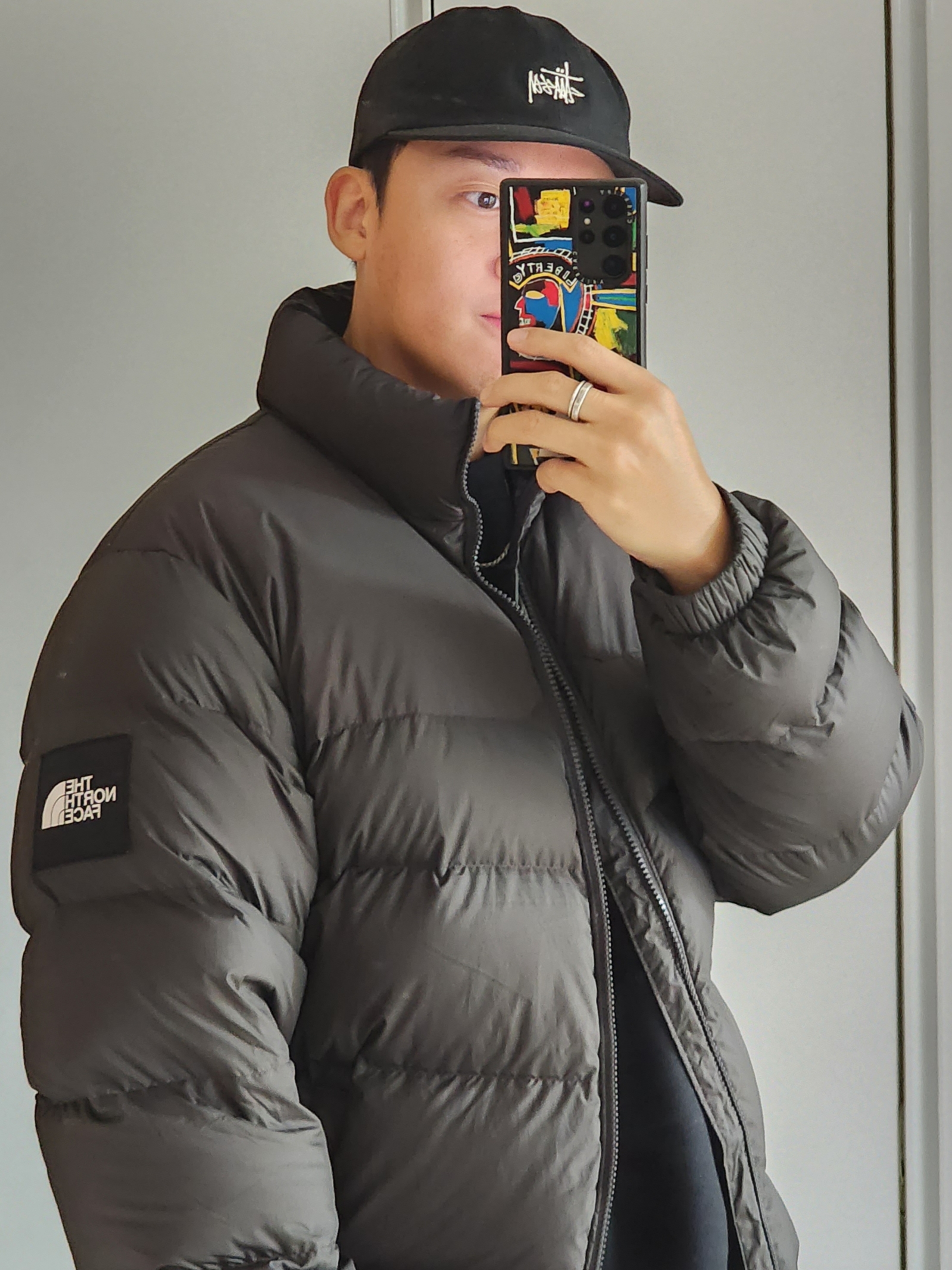The North Face 1992 Nuptse Jacket Charcoal, Stussy Stock Low Pro Cap Black 착용 스타일