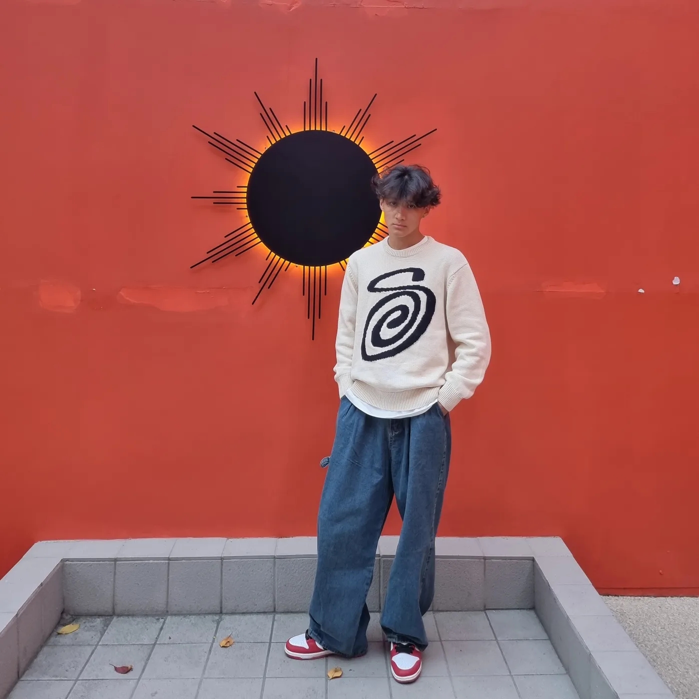 Stussy Curly S Sweater Natural, Nike SB Dunk Low Pro Chicago 착용 스타일