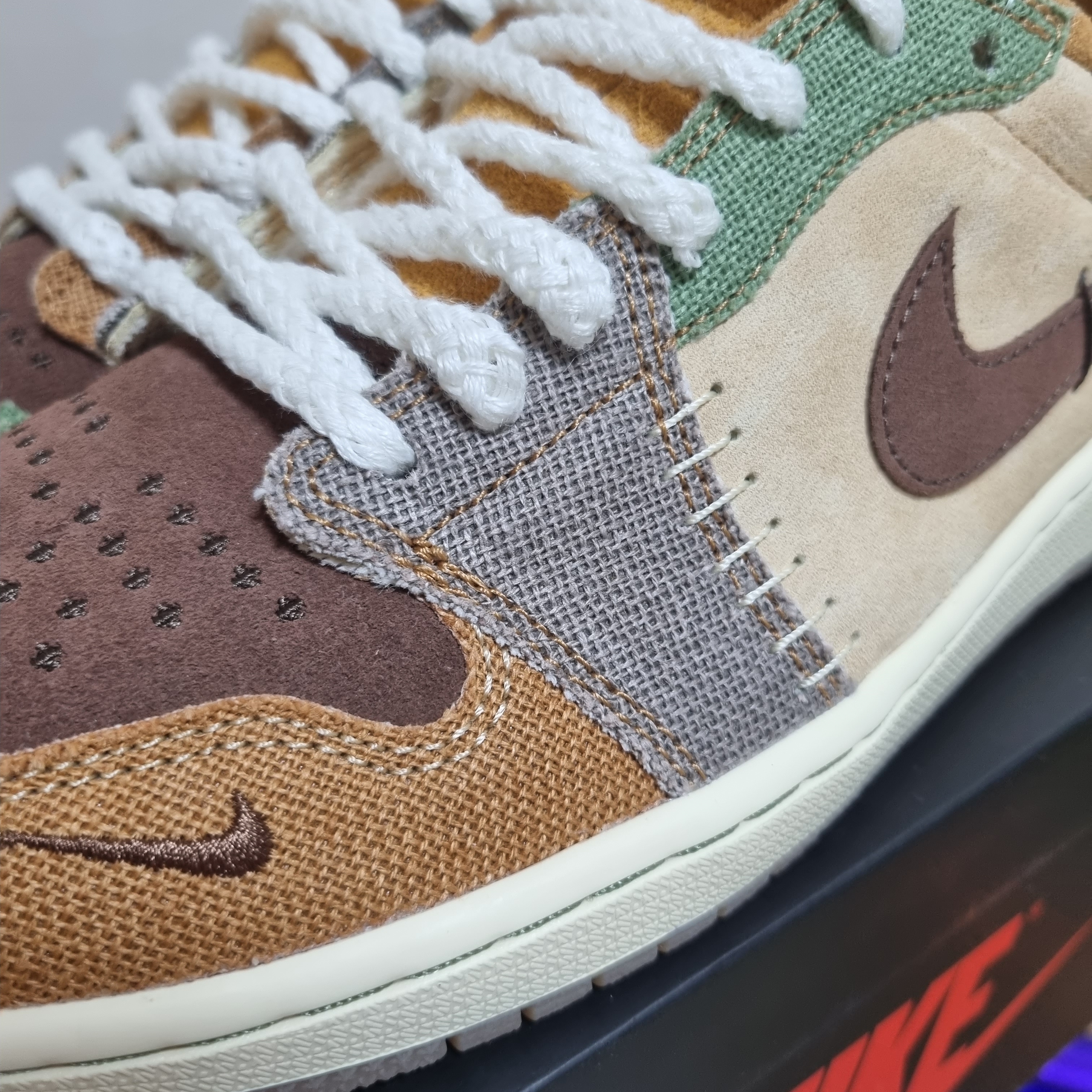 Jordan 1 x Zion Williamson Retro Low OG Flax and Oil Green 착용 스타일 - 5