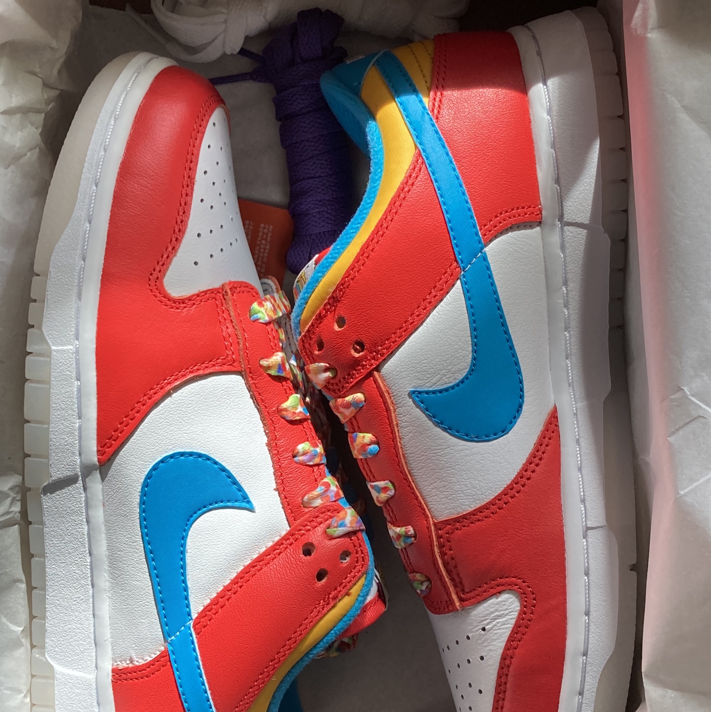 Nike x LeBron James x Fruity Pebbles Dunk Low QS Habanero Red 착용 스타일 - 2