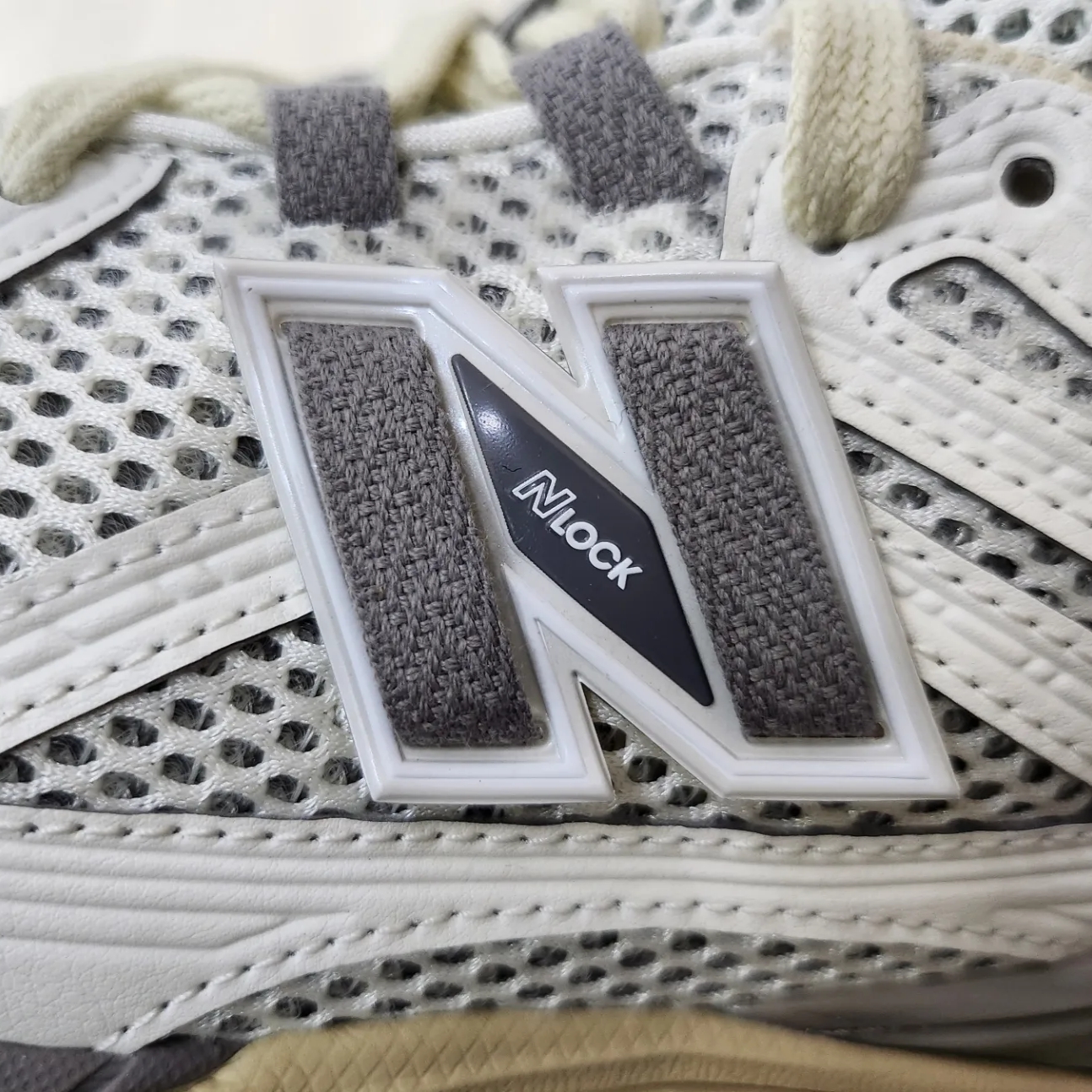 New Balance 1906R White Gray 착용 스타일 - 3
