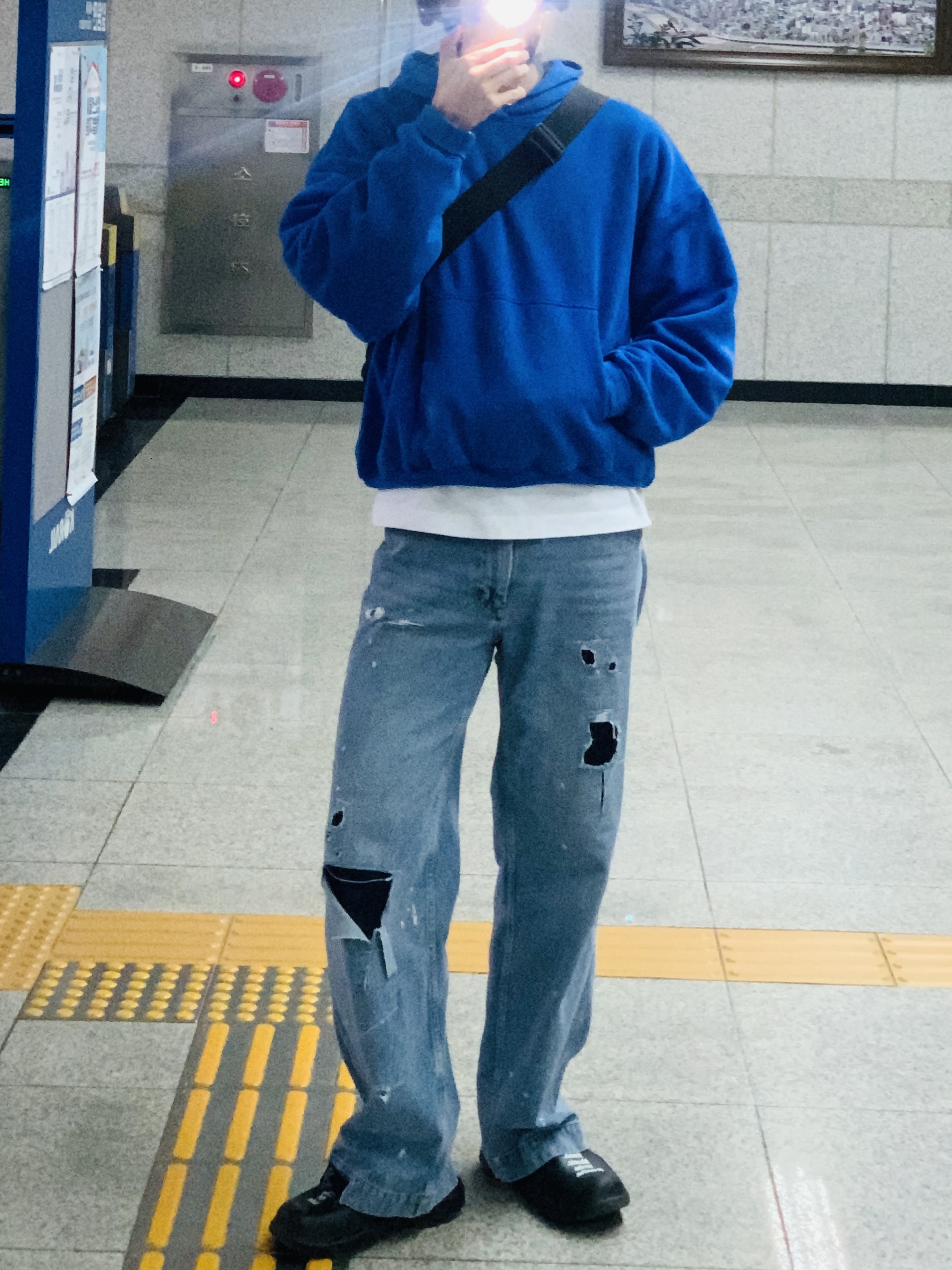 Yeezy Gap Hoodie Blue, Apple AirPods Max Lightning Space Gray (Korean Ver.) ์ฐฉ์ฉ ์คํ์ผ