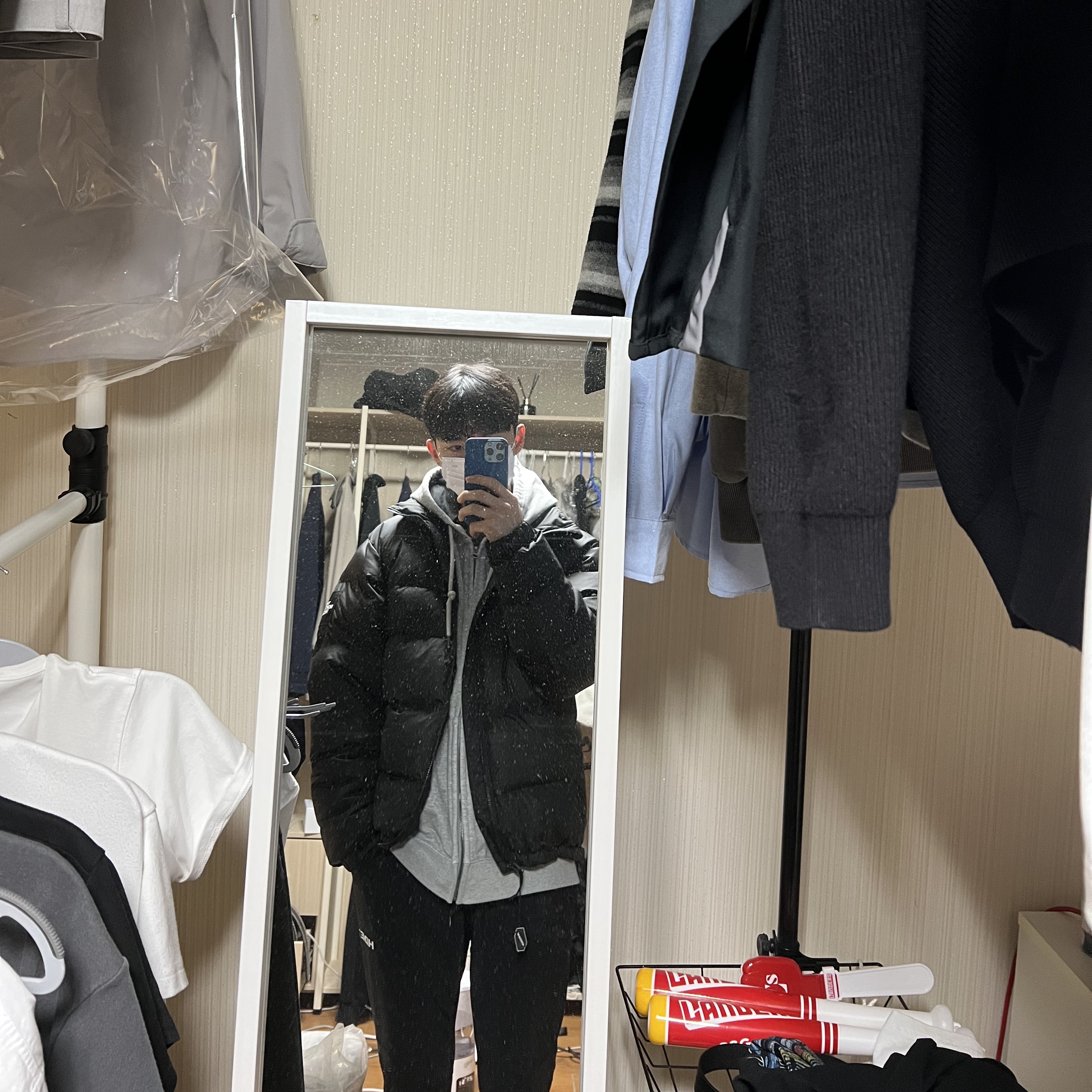 The North Face 1992 Nuptse Jacket Black 착용 스타일
