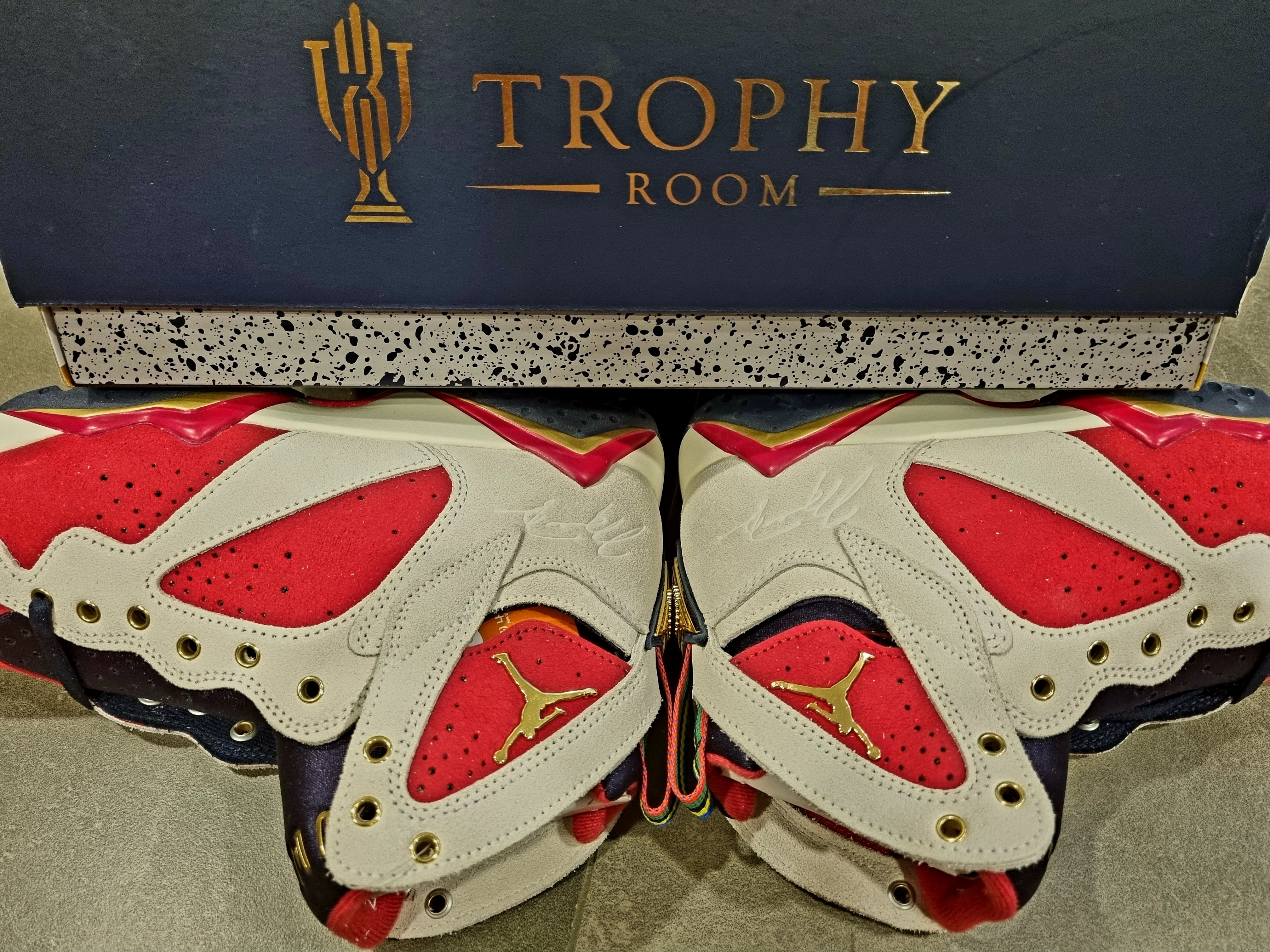 Jordan 7 x Trophy Room Retro SP True Red and Obsidian 착용 스타일 - 4