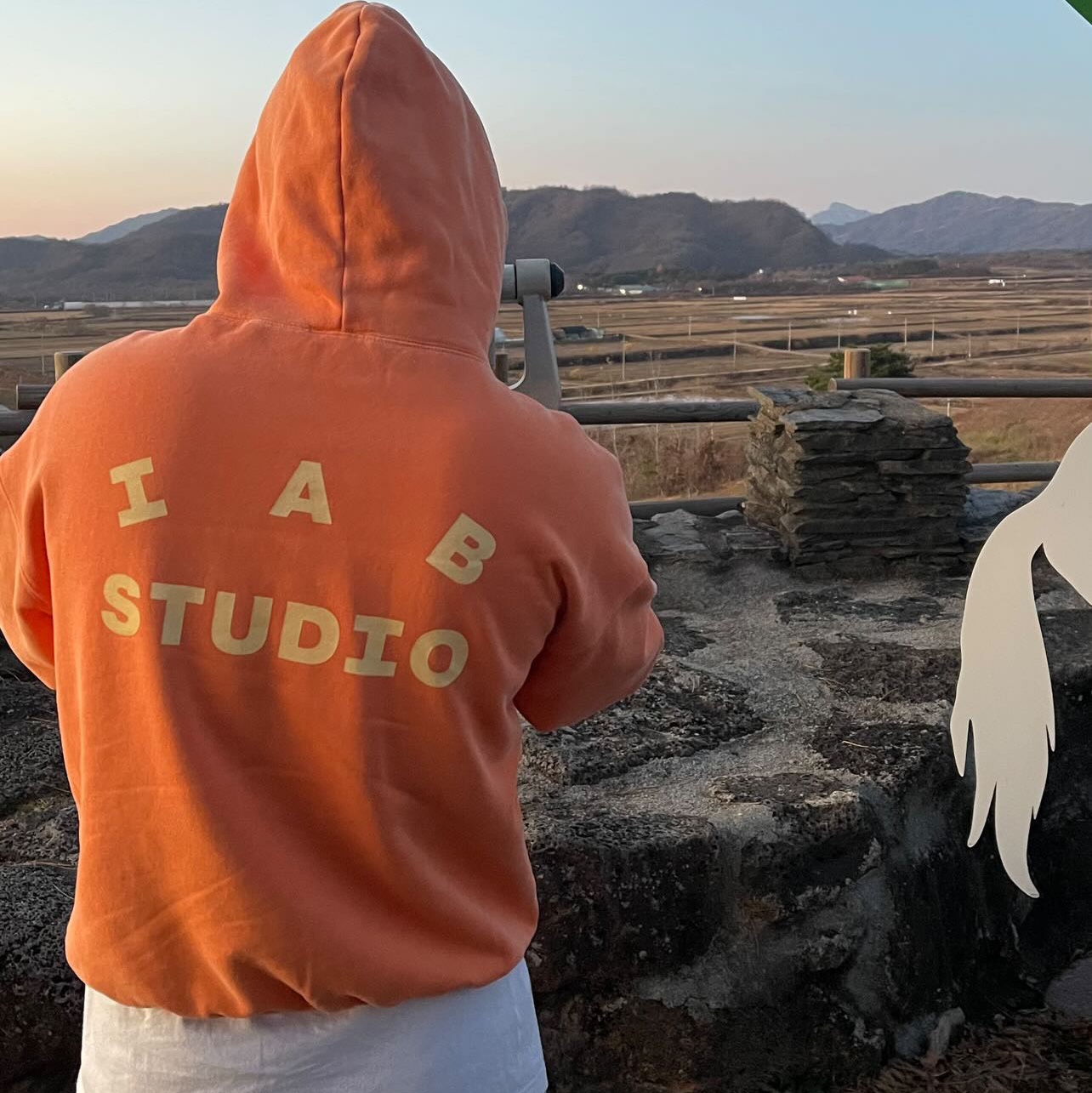 IAB Studio Pigment Hoodie & Sack Salmon, Adidas Yeezy Boost 350 V2 Beluga - Reflective 착용 스타일 - 3