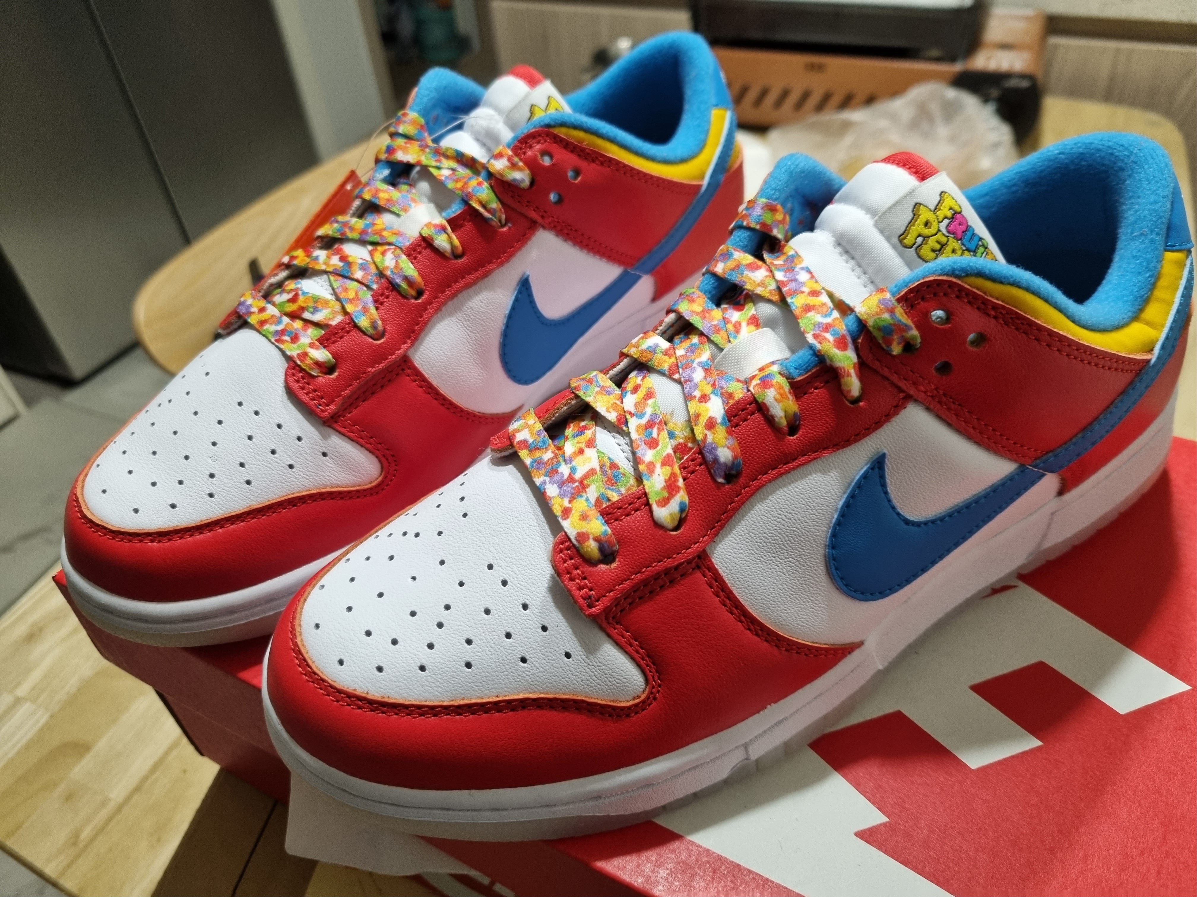 Nike x LeBron James x Fruity Pebbles Dunk Low QS Habanero Red 착용 스타일