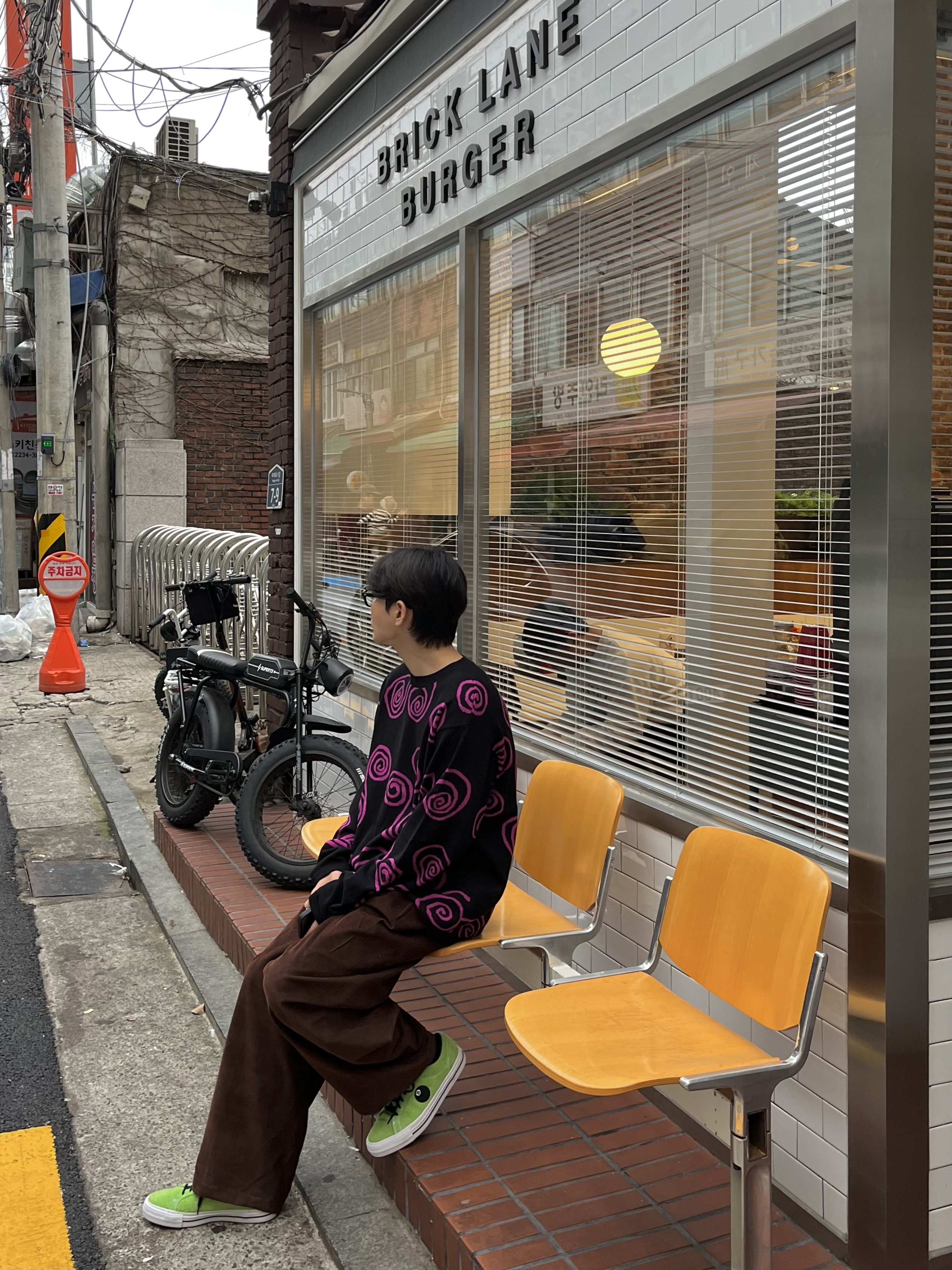 Stussy Hand Drawn S Sweater Black, Converse x Stussy One Star Pro Ox 8 Ball Green 착용 스타일 - 4