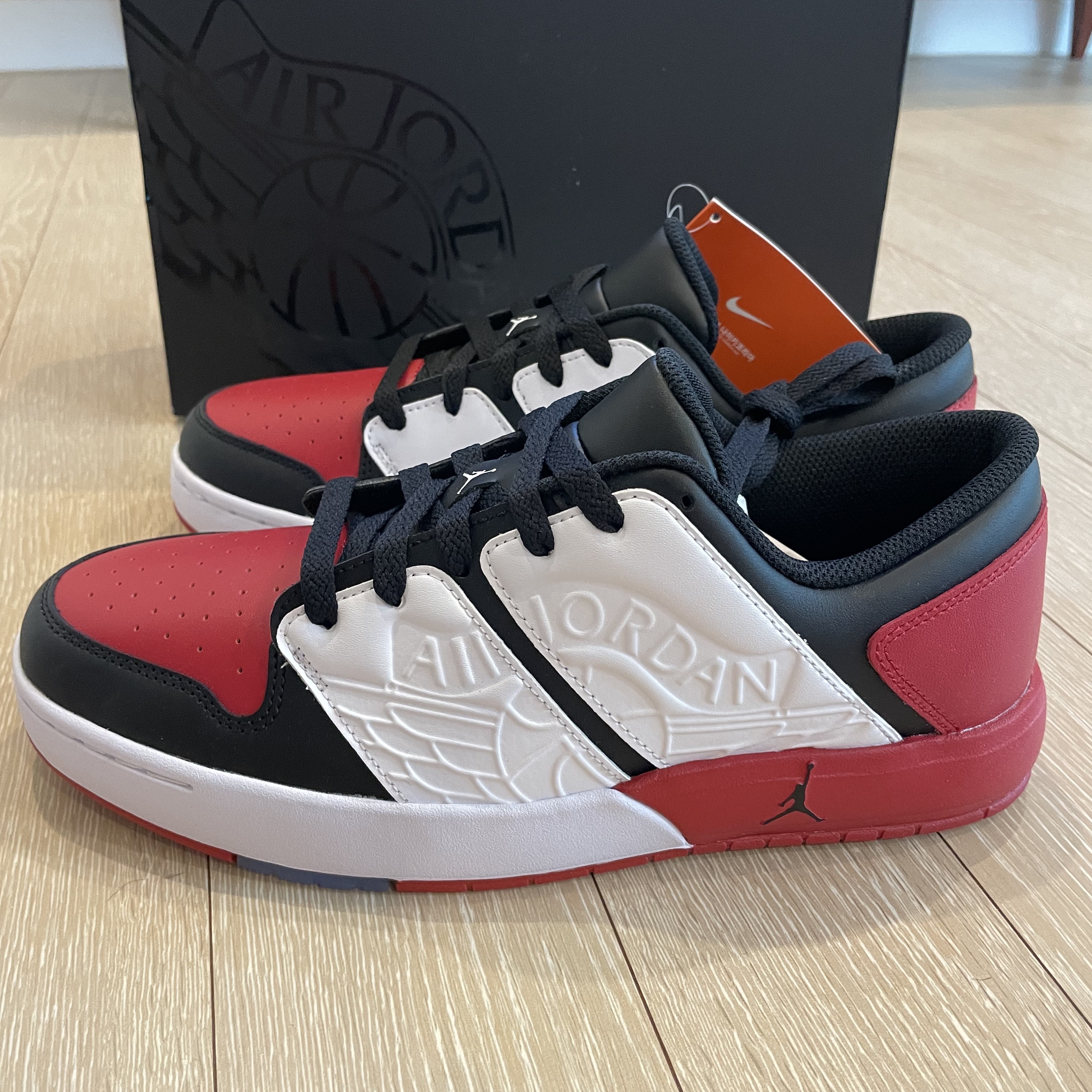 Jordan Nu Retro 1 Low Varsity Red 착용 스타일 - 3