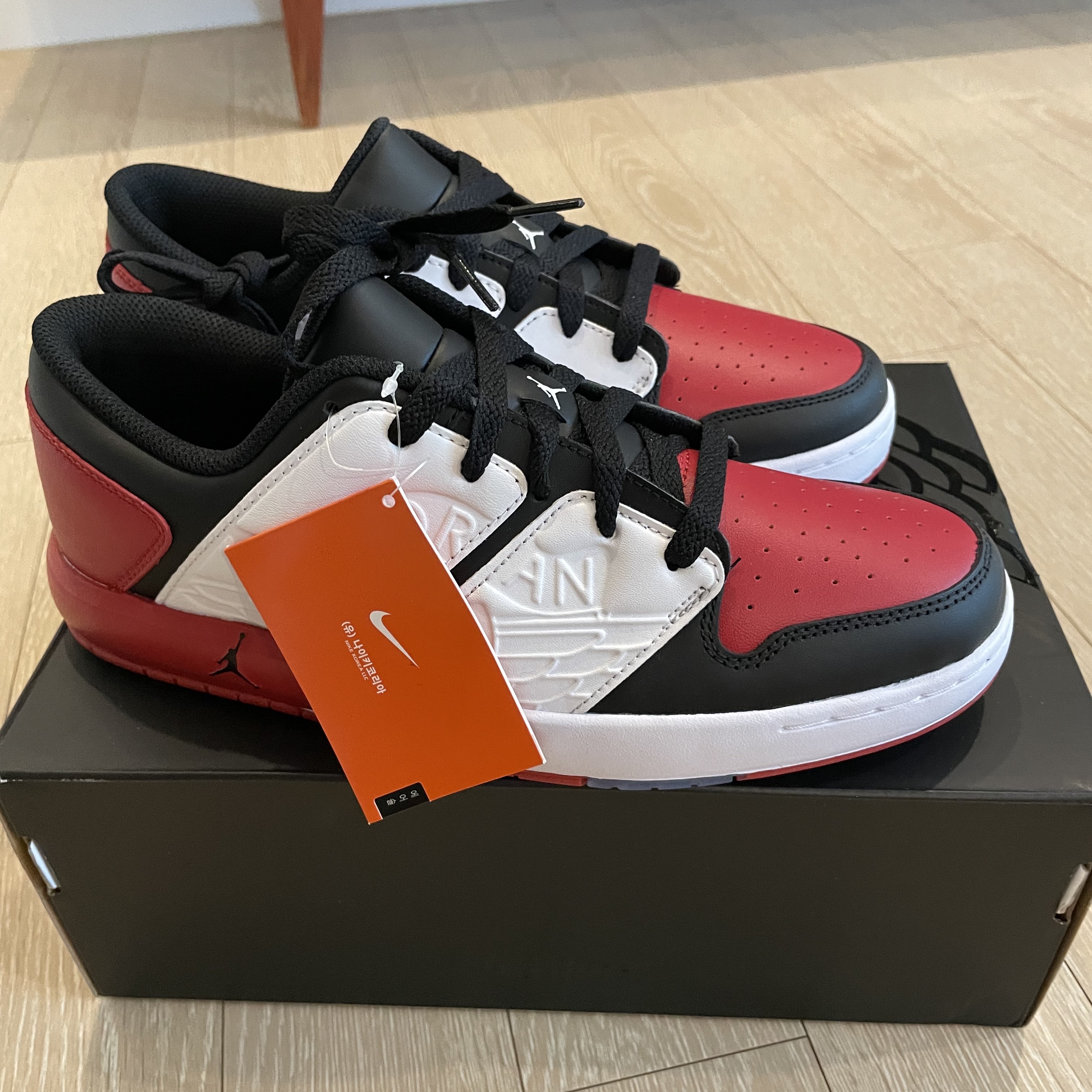 Jordan Nu Retro 1 Low Varsity Red 착용 스타일 - 5
