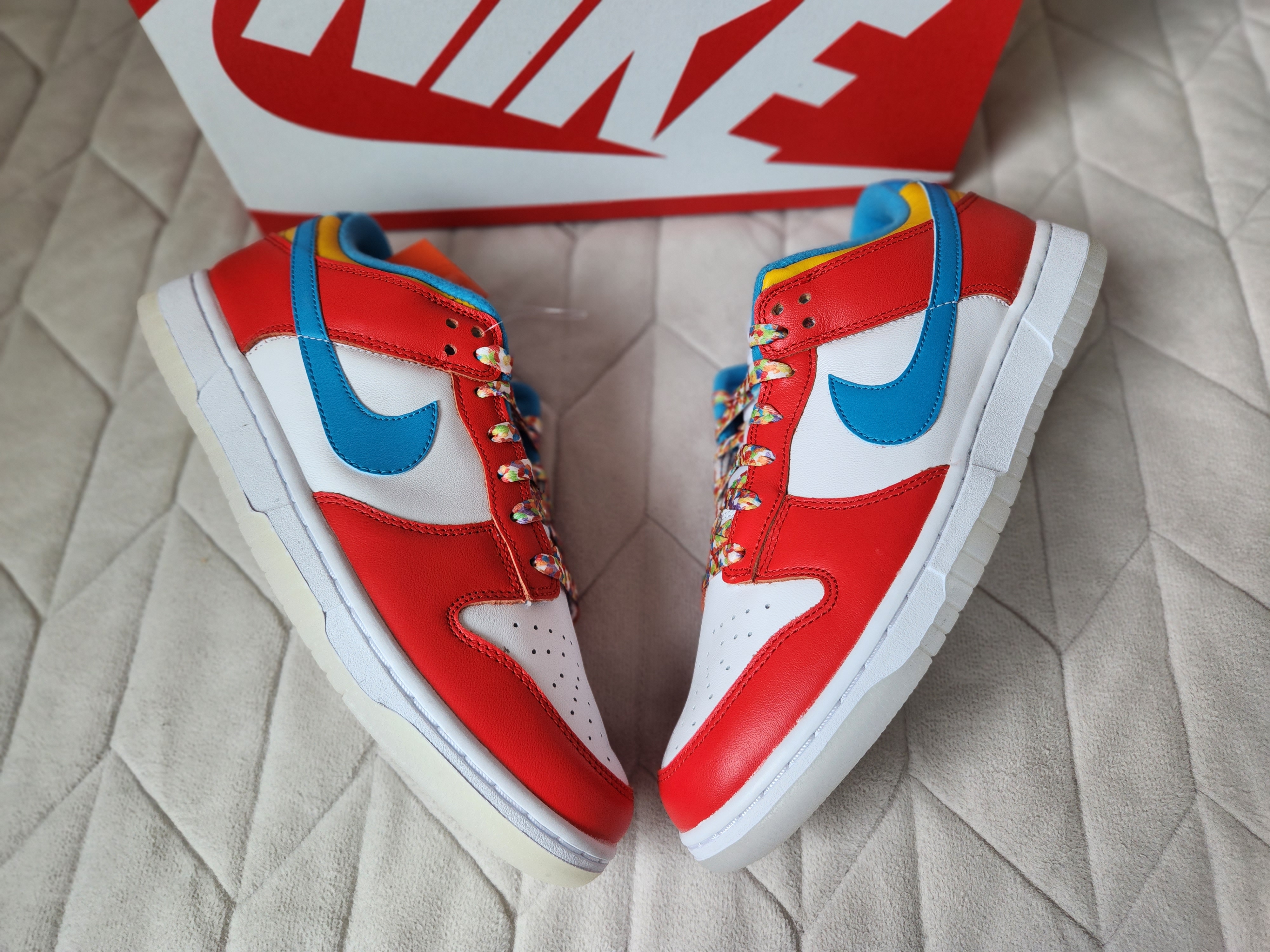 Nike x LeBron James x Fruity Pebbles Dunk Low QS Habanero Red 착용 스타일 - 2