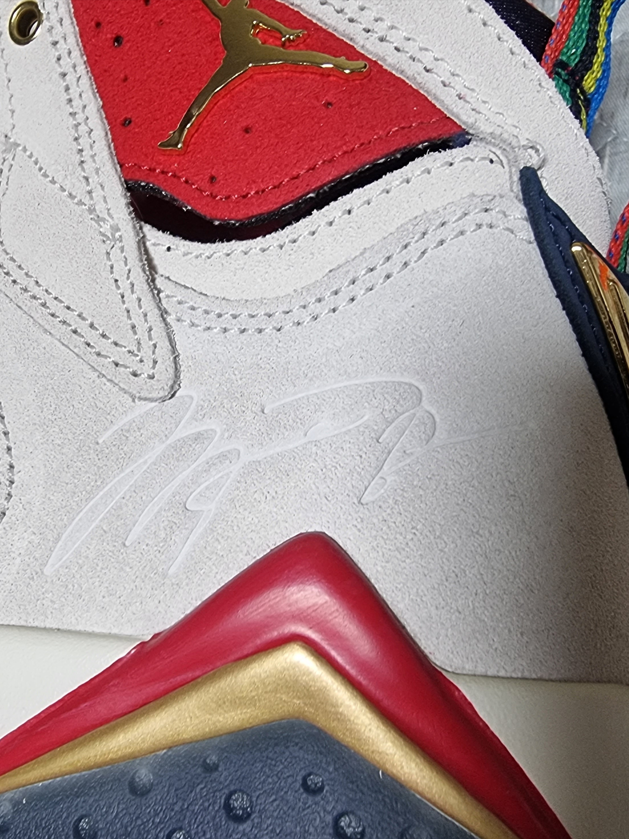 Jordan 7 x Trophy Room Retro SP True Red and Obsidian 착용 스타일 - 3
